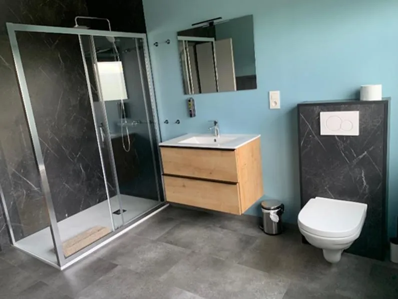 Shower in Hotel Aux Ecuries De La Reine