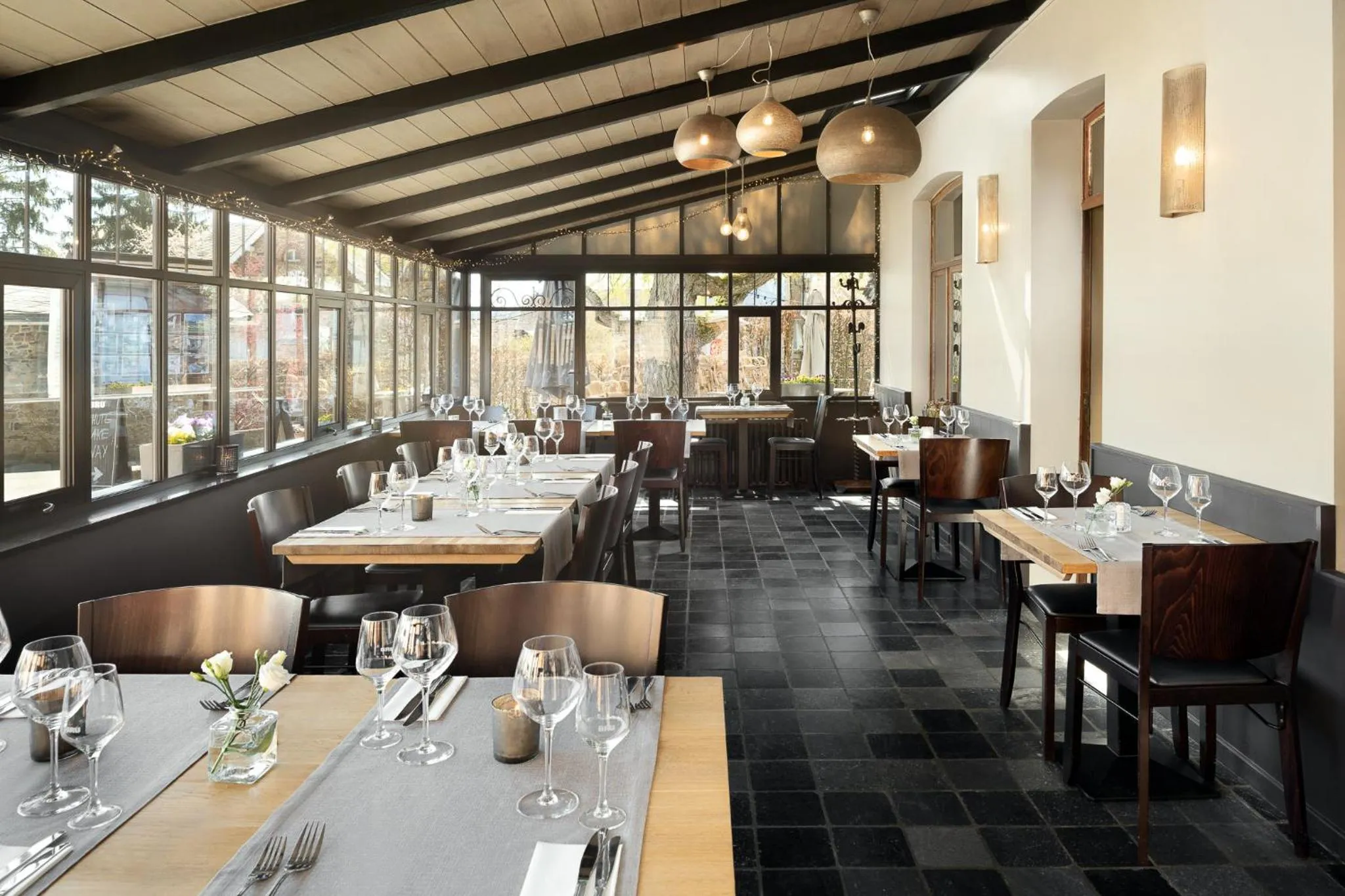 Restaurant/places to eat in Hotel Aux Ecuries De La Reine