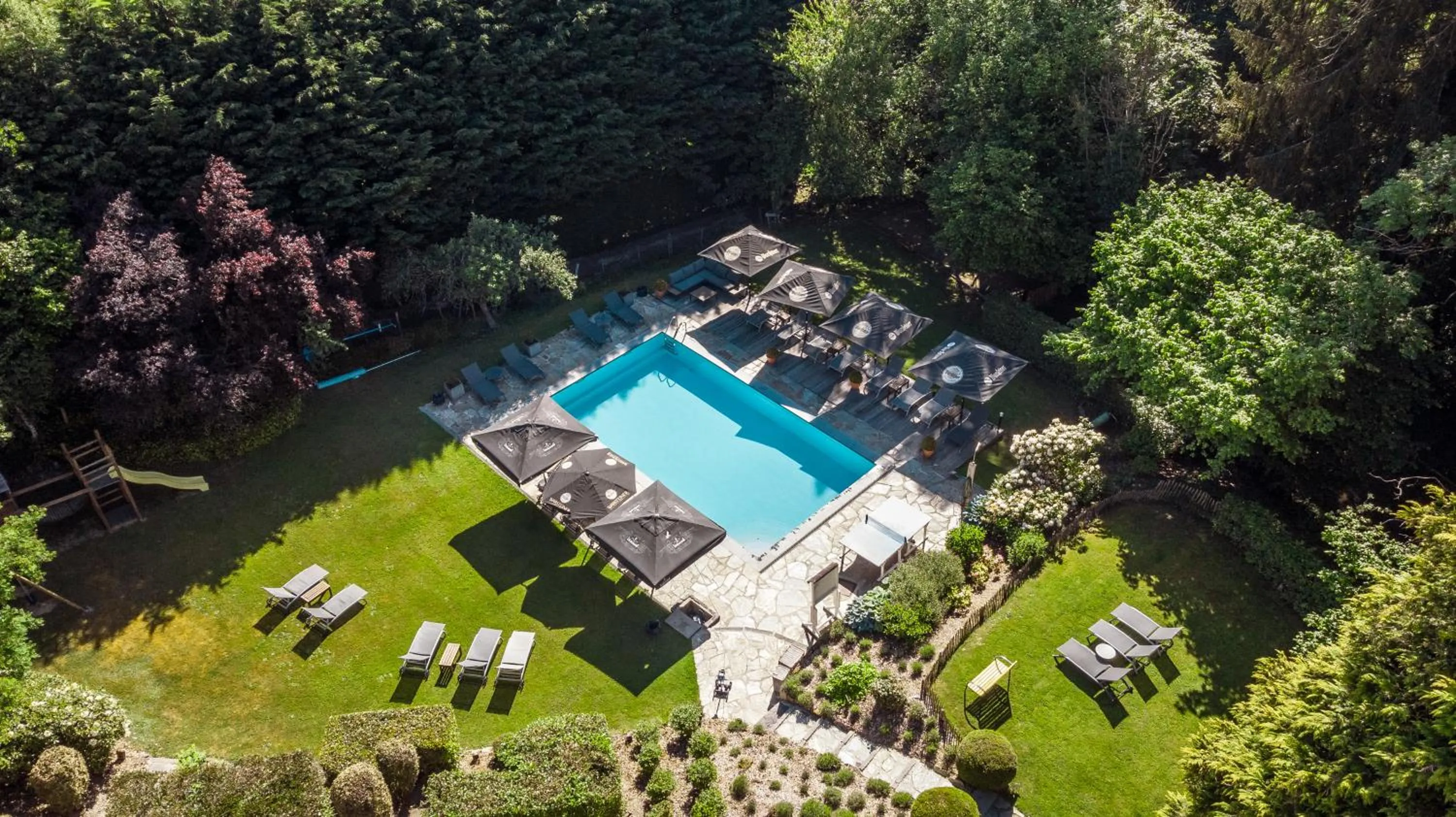 Bird's eye view in Hotel Aux Ecuries De La Reine