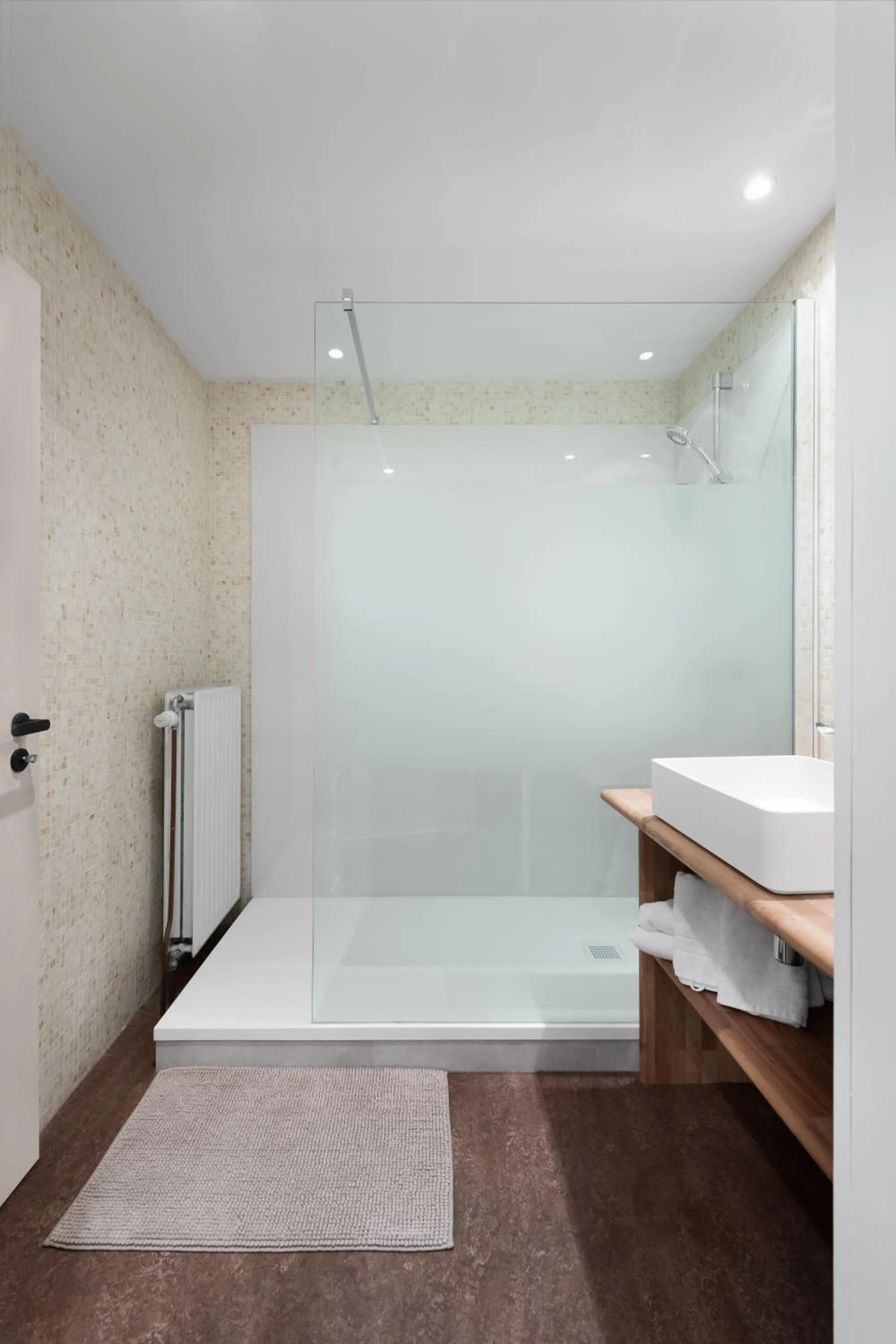 Bathroom in Hotel Aux Ecuries De La Reine