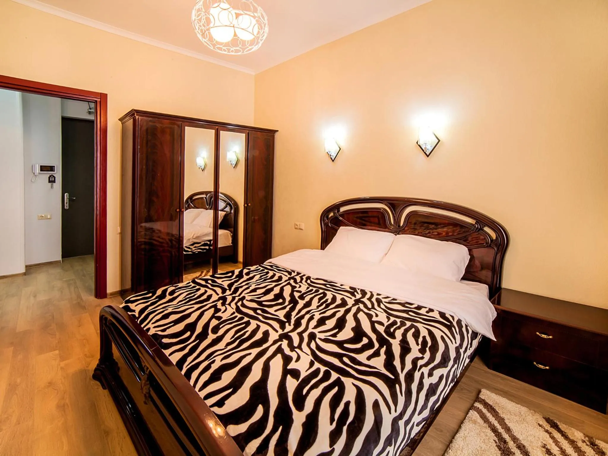 Hermes Apartment
