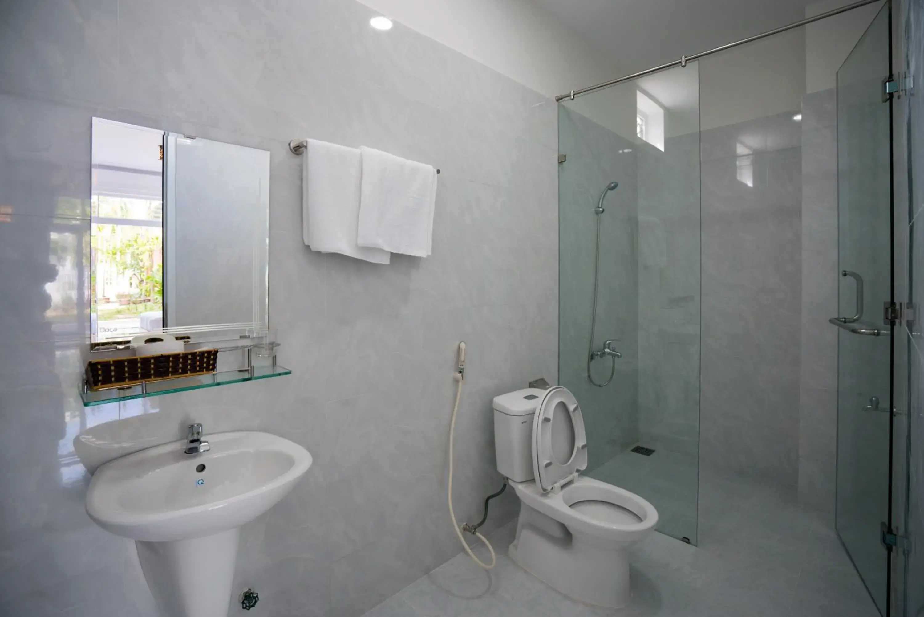 Shower in Oleander Garden Homestay Shower in Oleander Garden Homestay