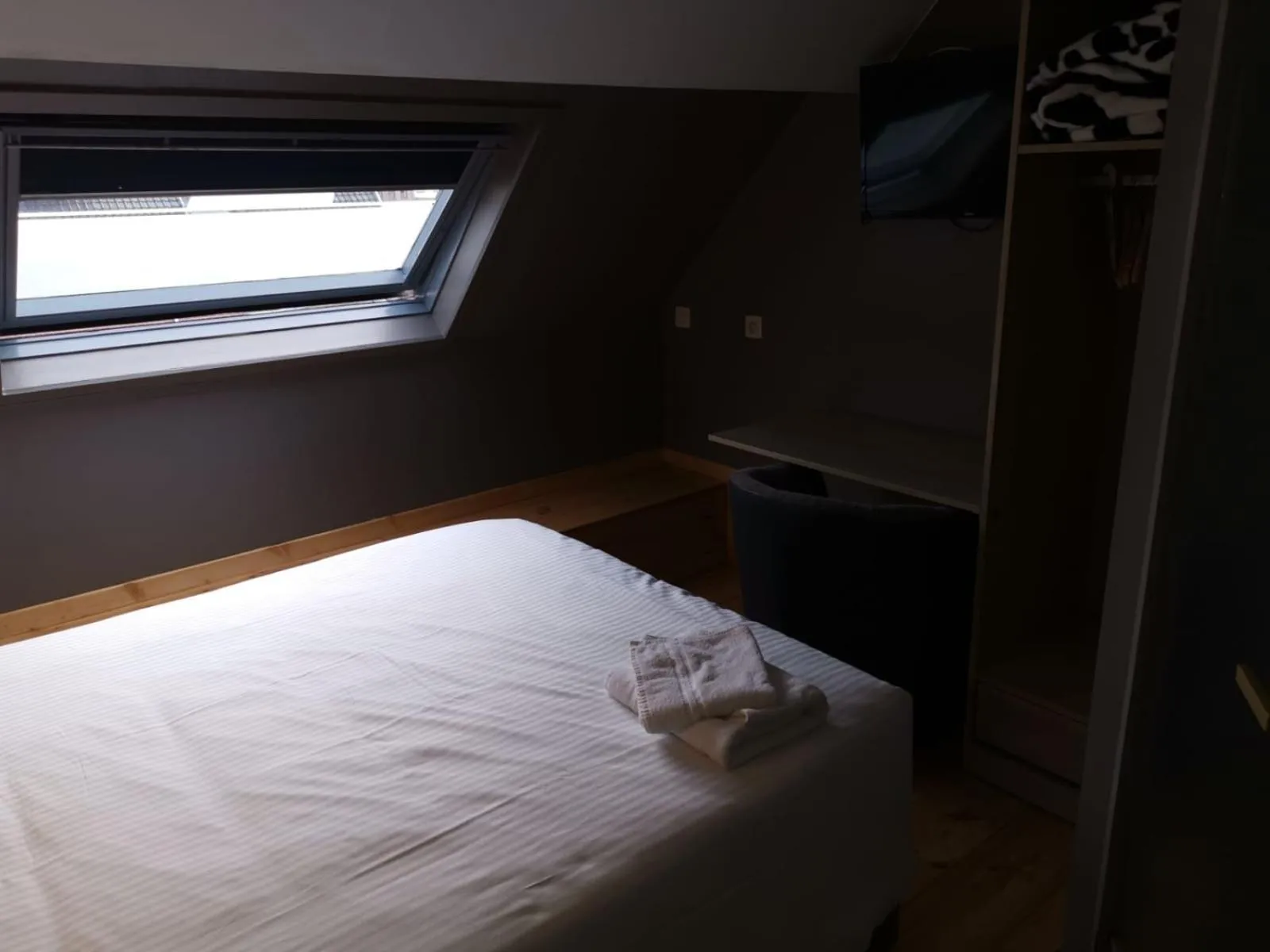 Bed in at-PACIFIC-HOTEL