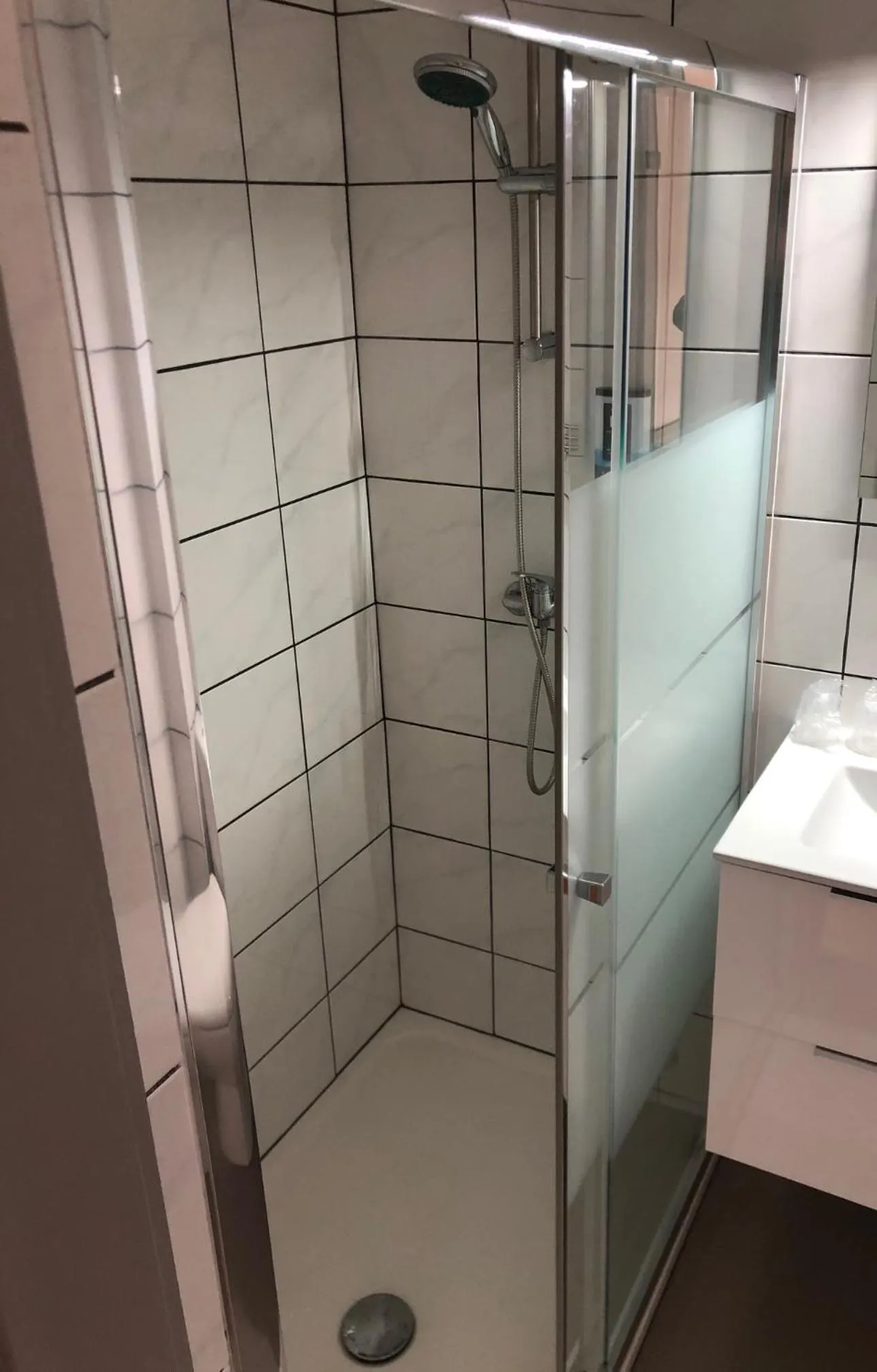 Shower, Bathroom in at-PACIFIC-HOTEL