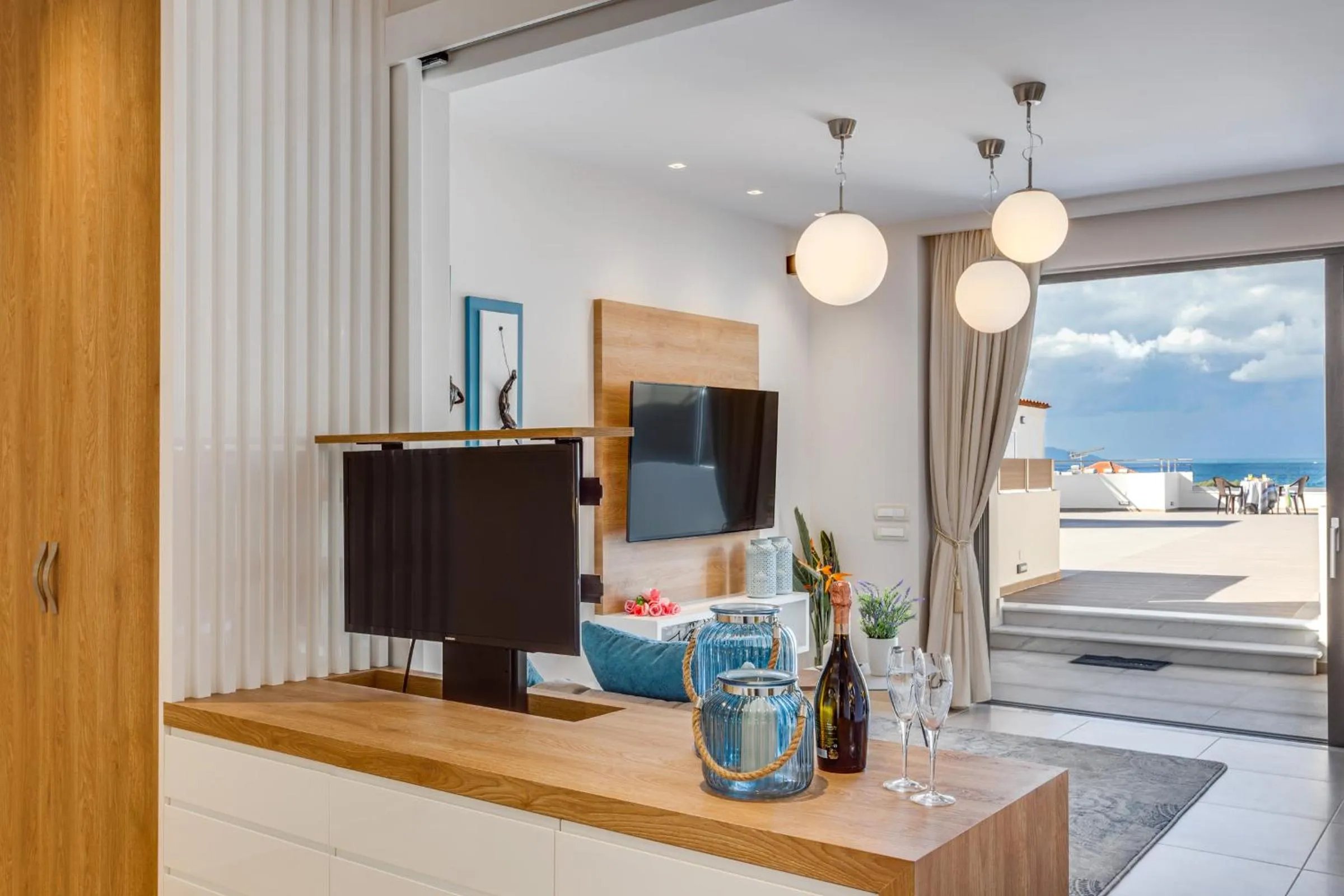 Day in Angels Suites