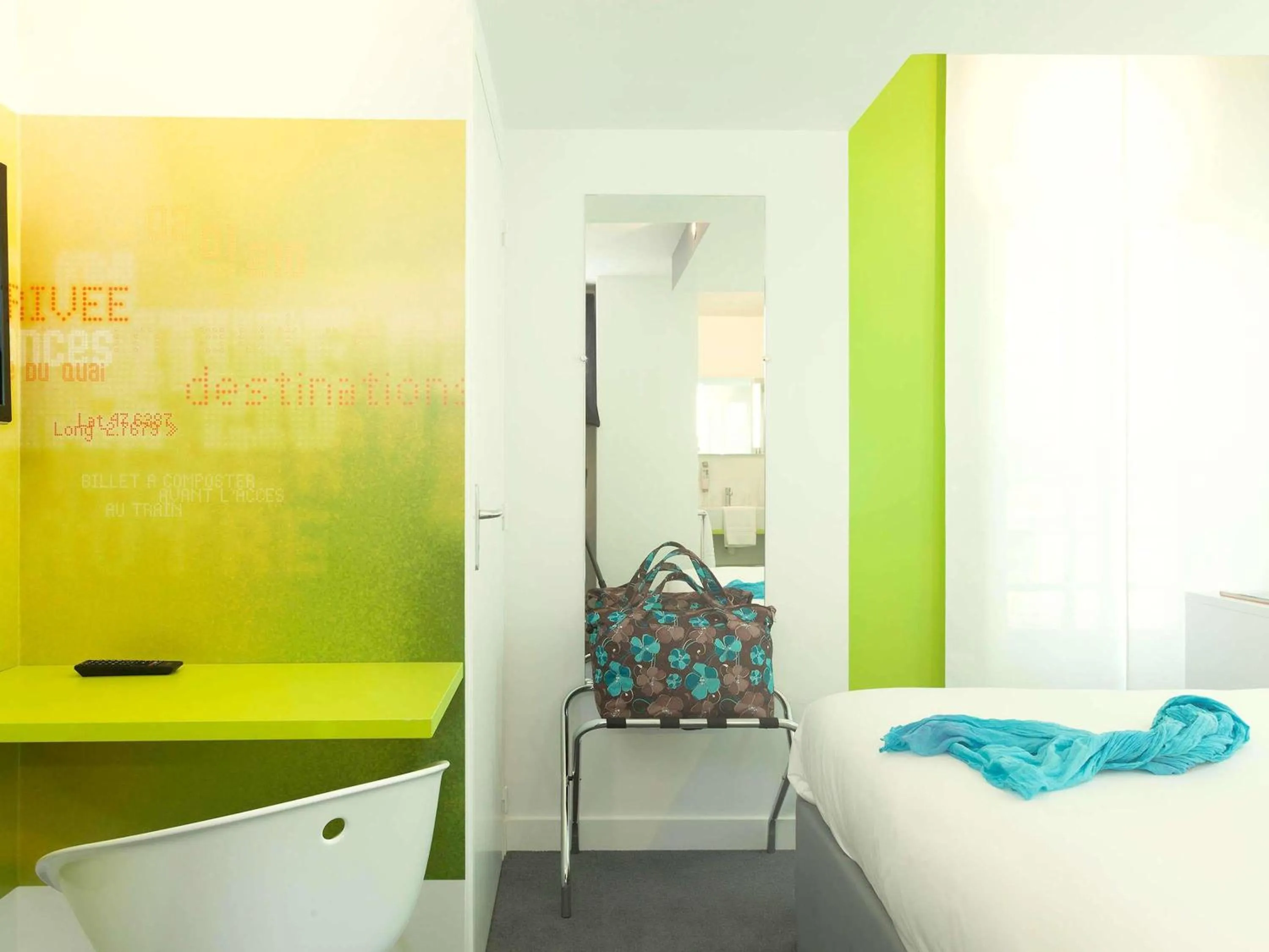 Bedroom, Bed in ibis Styles Vannes Gare Centre