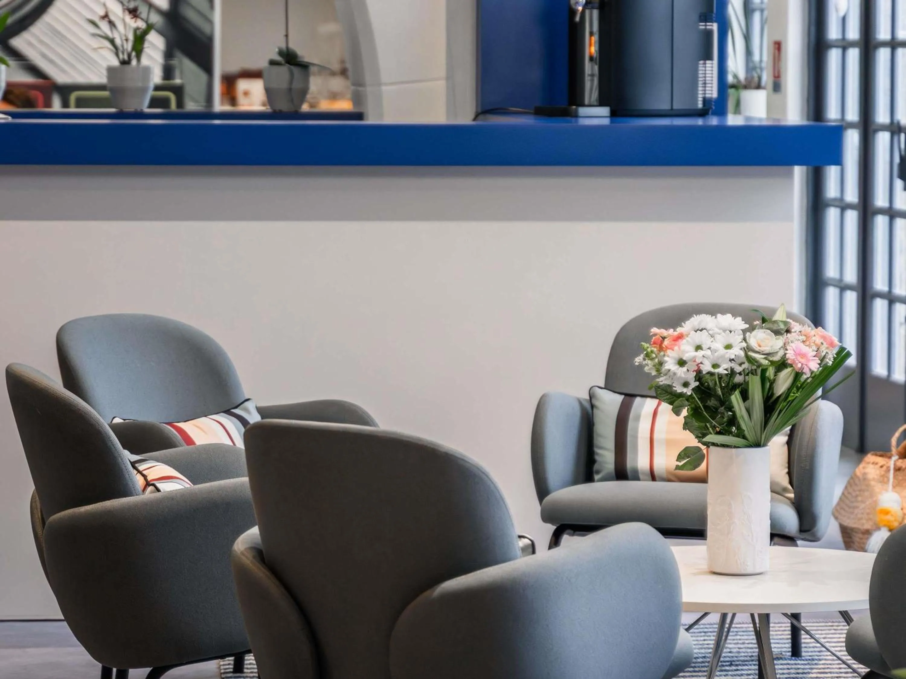 Lounge or bar in ibis Styles Vannes Gare Centre