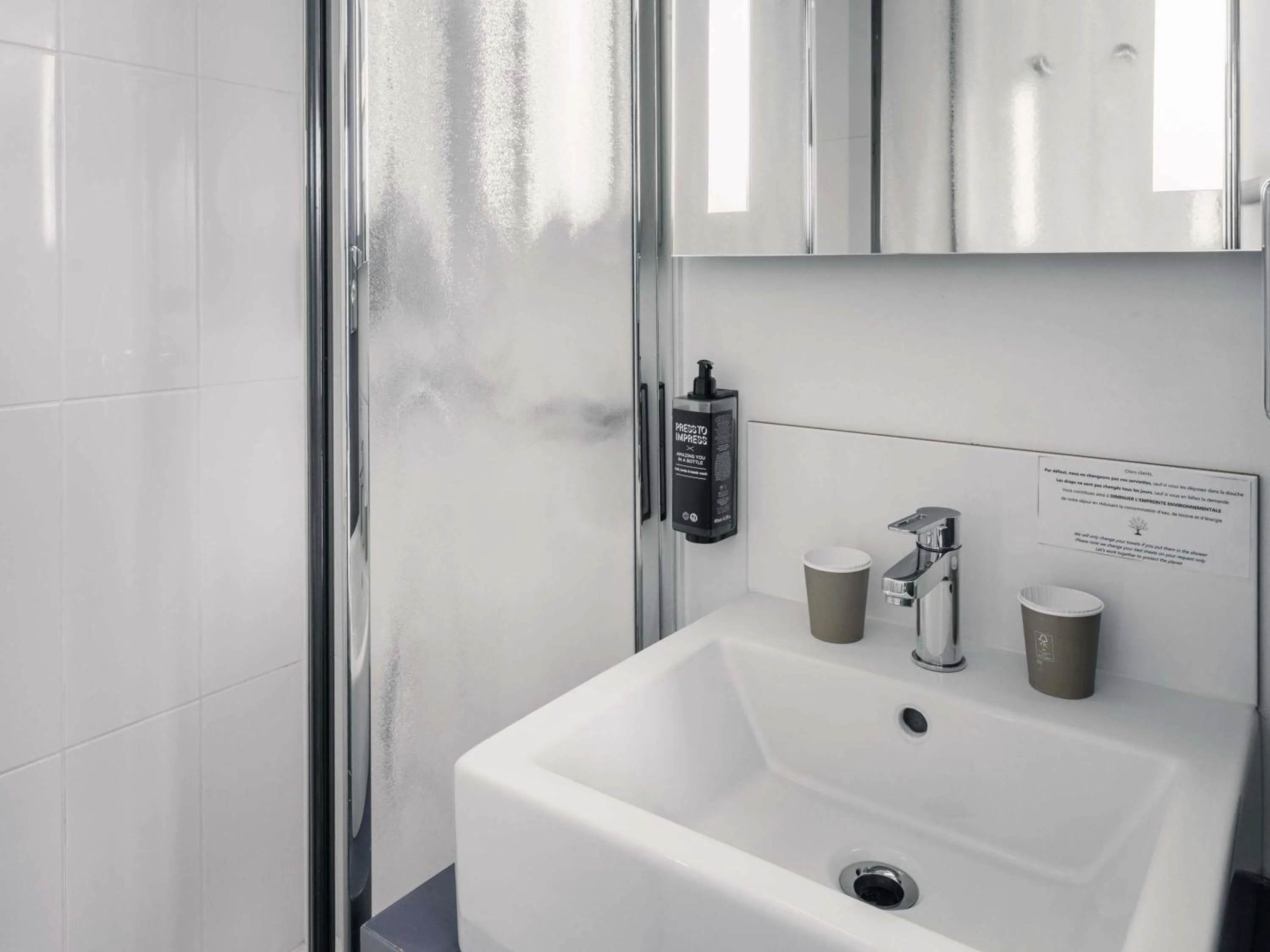 Bedroom in ibis Styles Vannes Gare Centre