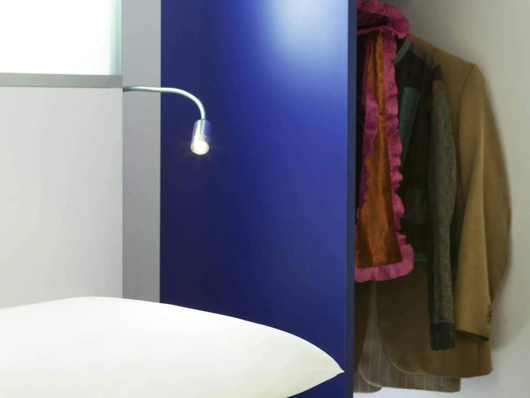 Bedroom in ibis Styles Vannes Gare Centre