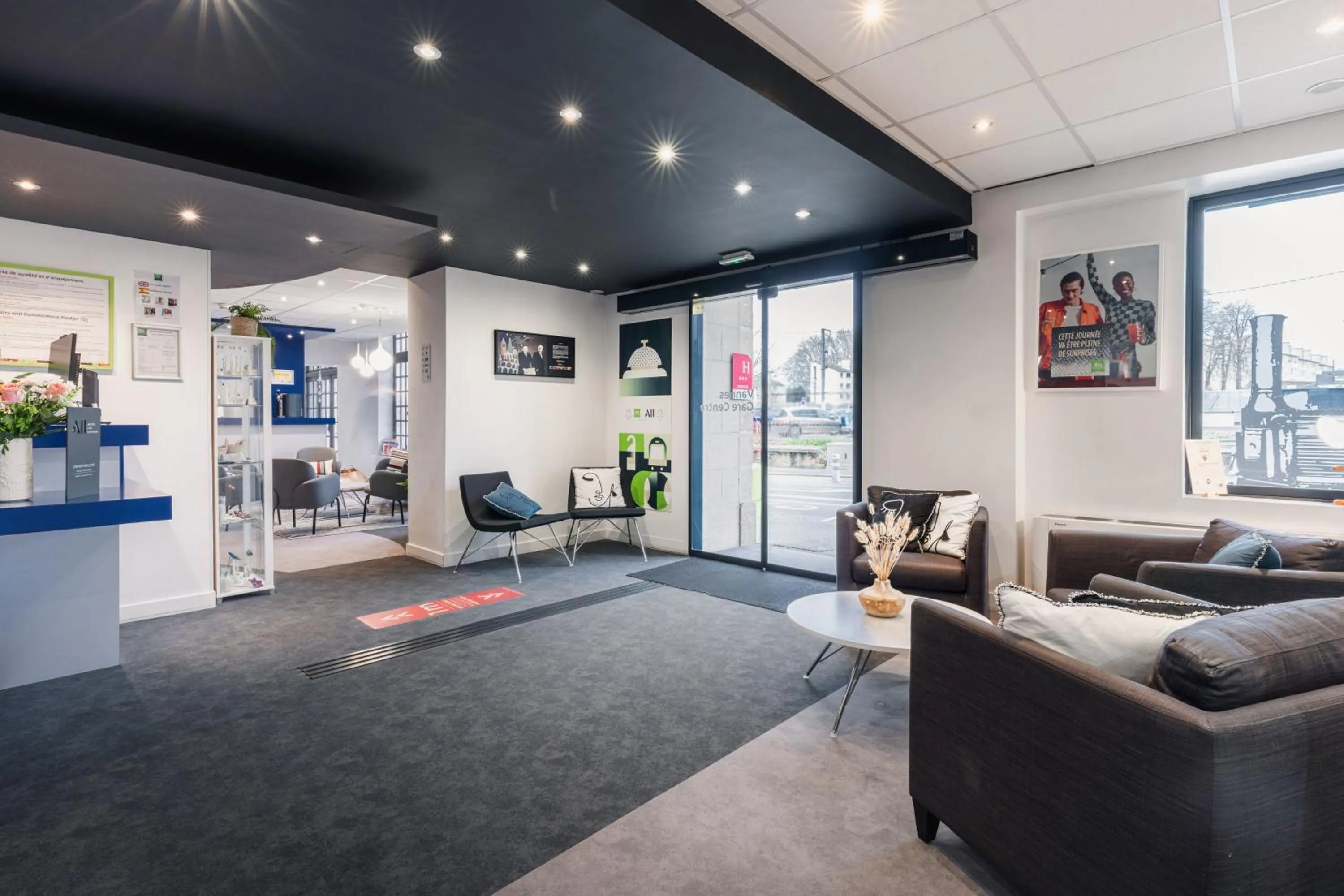 Lobby or reception in ibis Styles Vannes Gare Centre