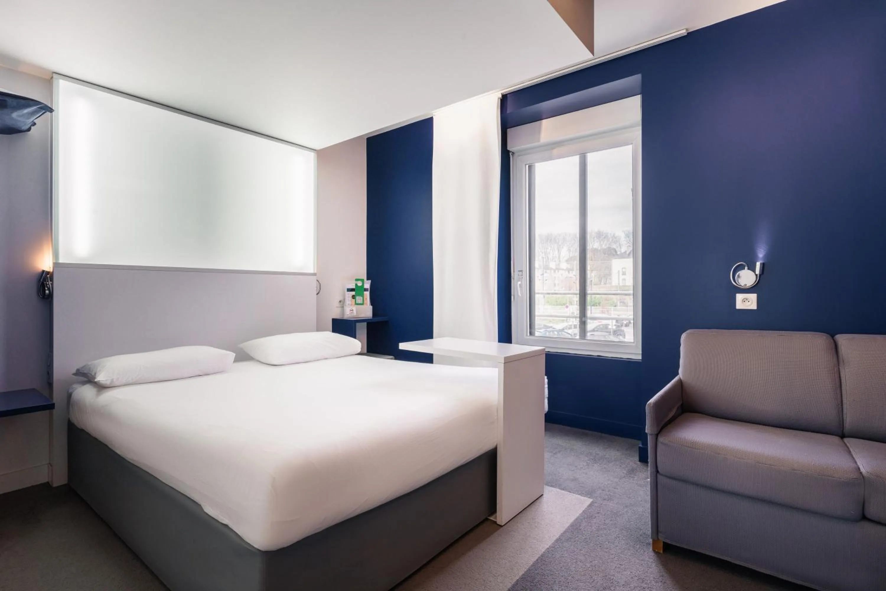 Photo of the whole room, Bed in ibis Styles Vannes Gare Centre