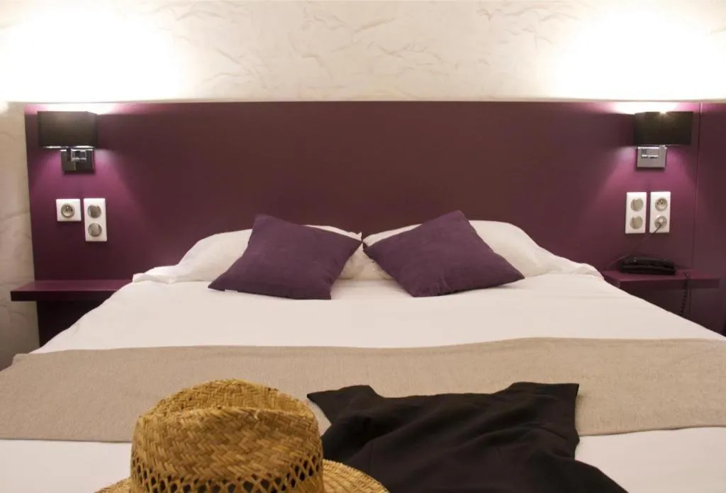 Property building, Bed in BRIT HOTEL LORIENT Le Kerotel