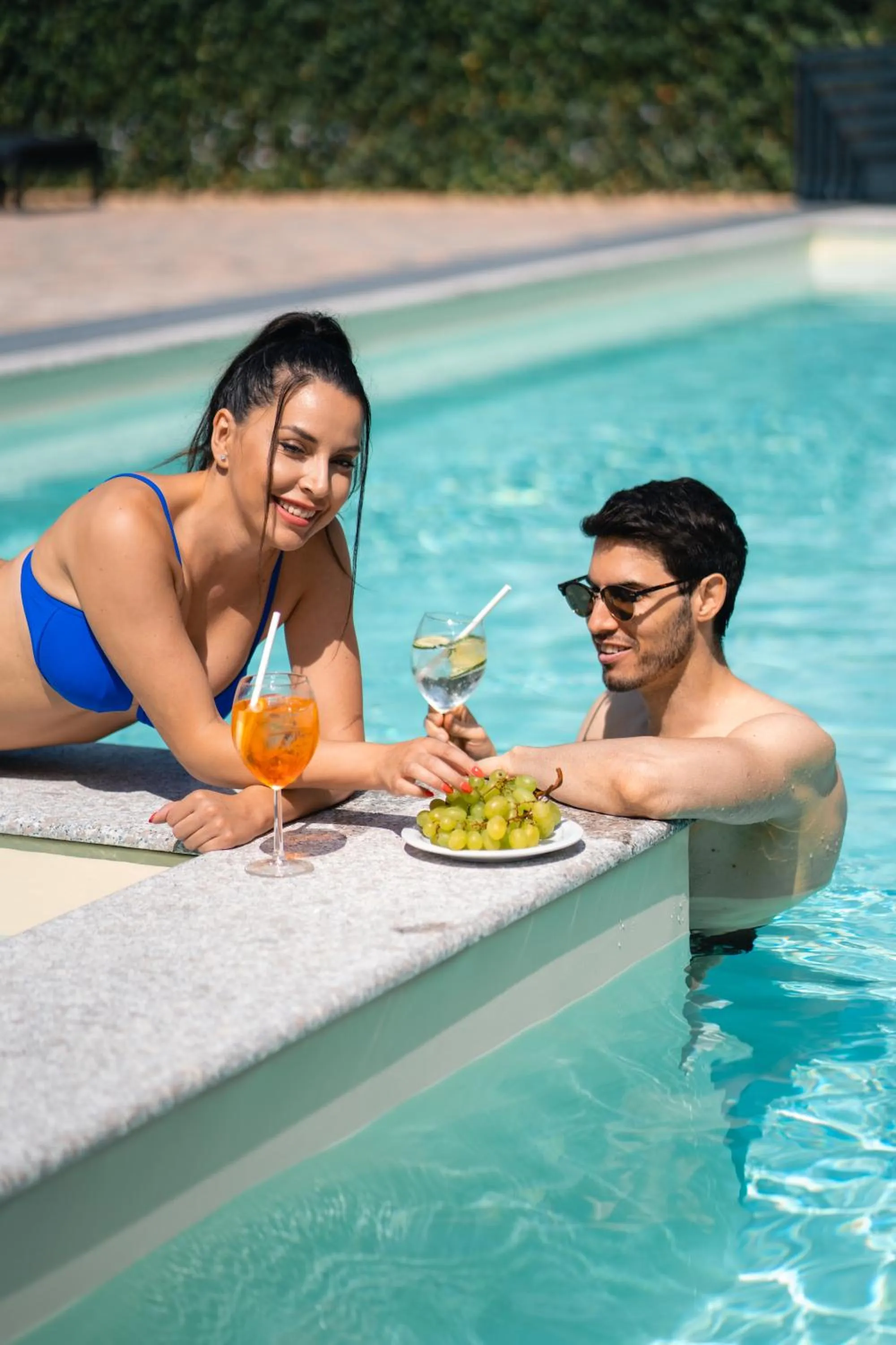 Swimming pool in Hunor Hotel és Étterem