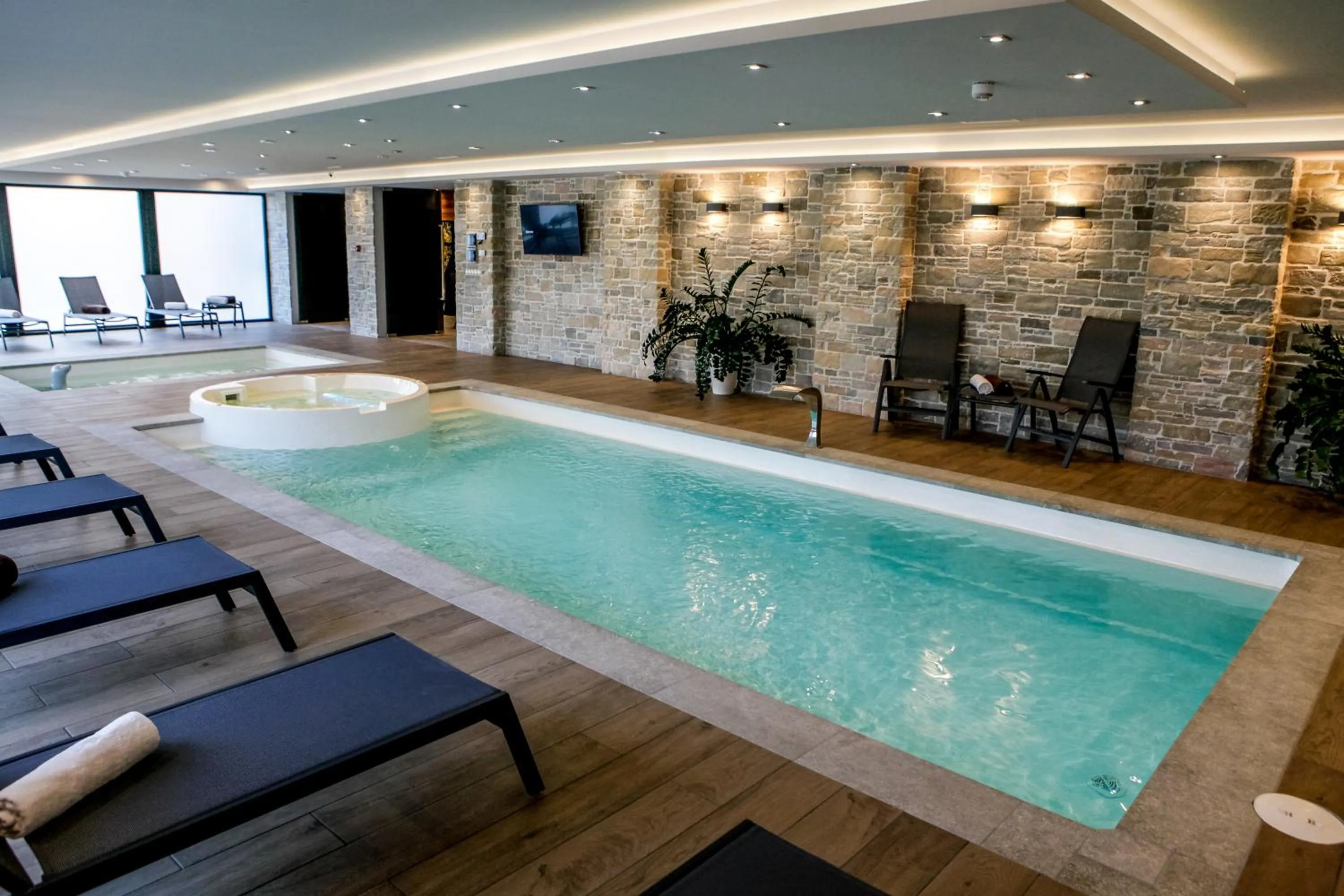 Hot Tub in Hunor Hotel és Étterem