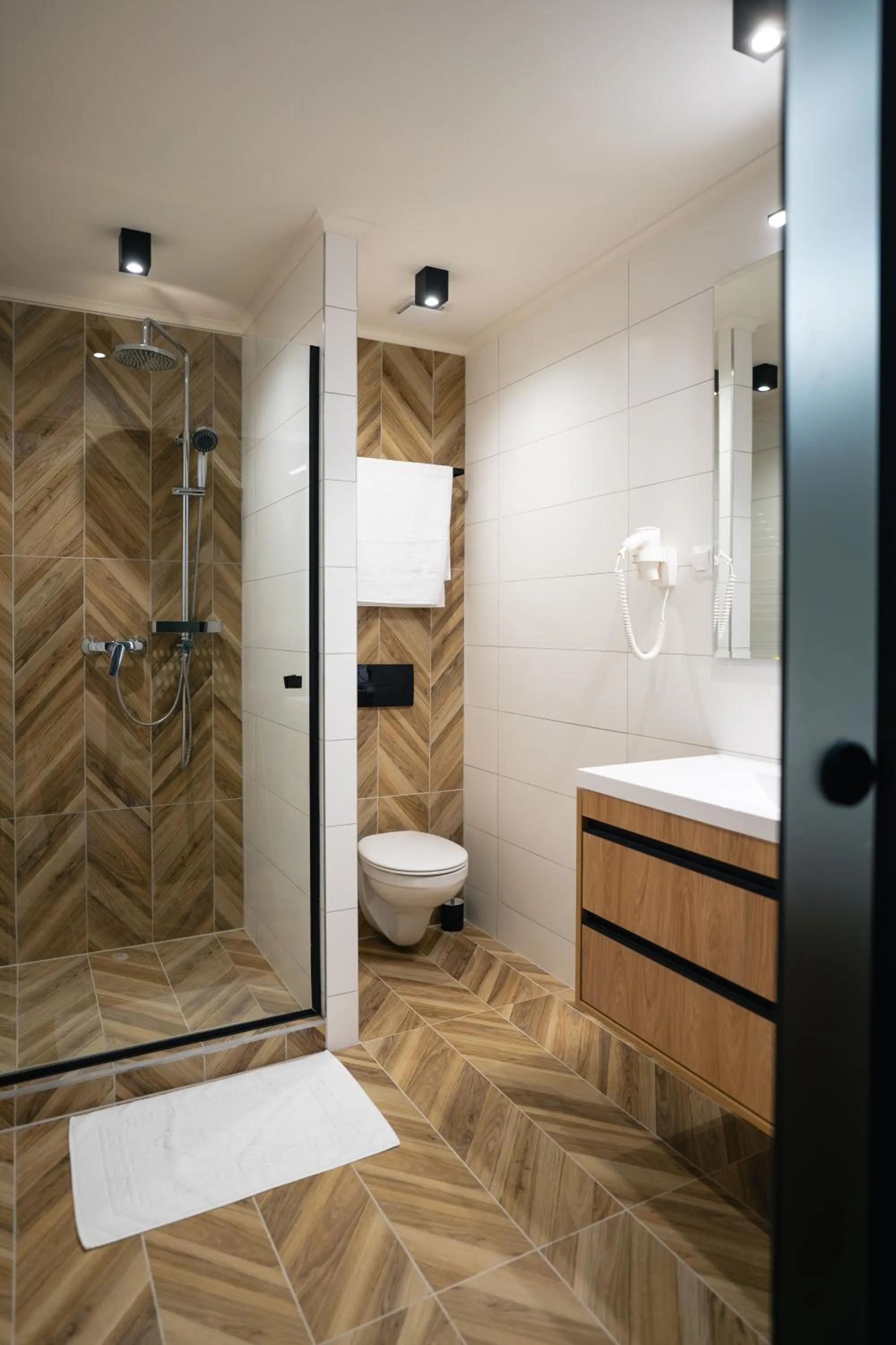 Bathroom in Hunor Hotel és Étterem