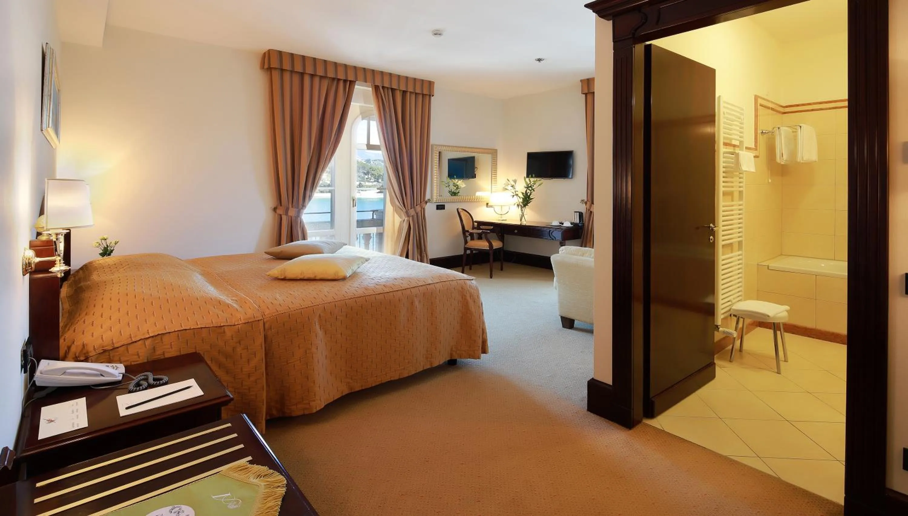 Photo of the whole room, Bed in Arbiana Heritage Hotel