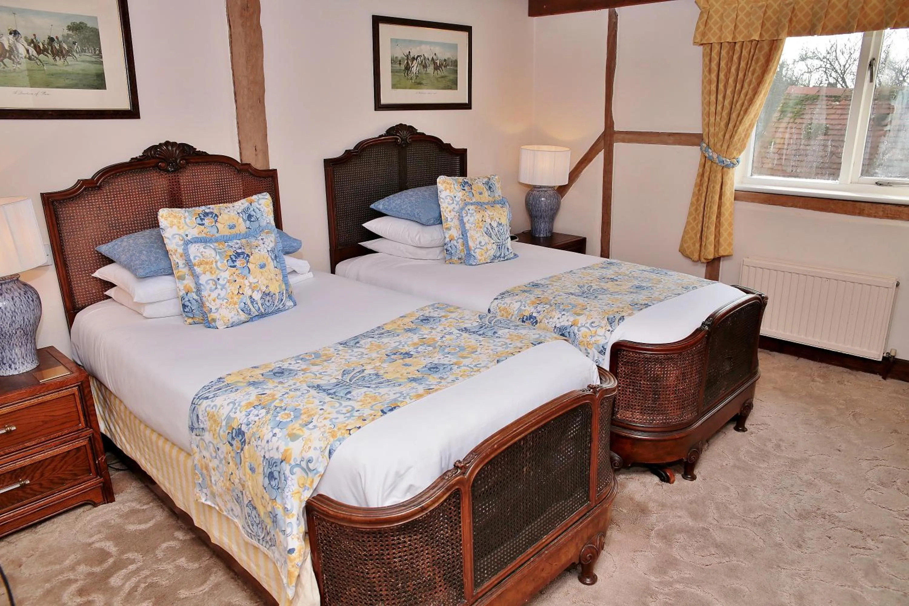 Photo of the whole room, Bed in The Inglenook Hotel