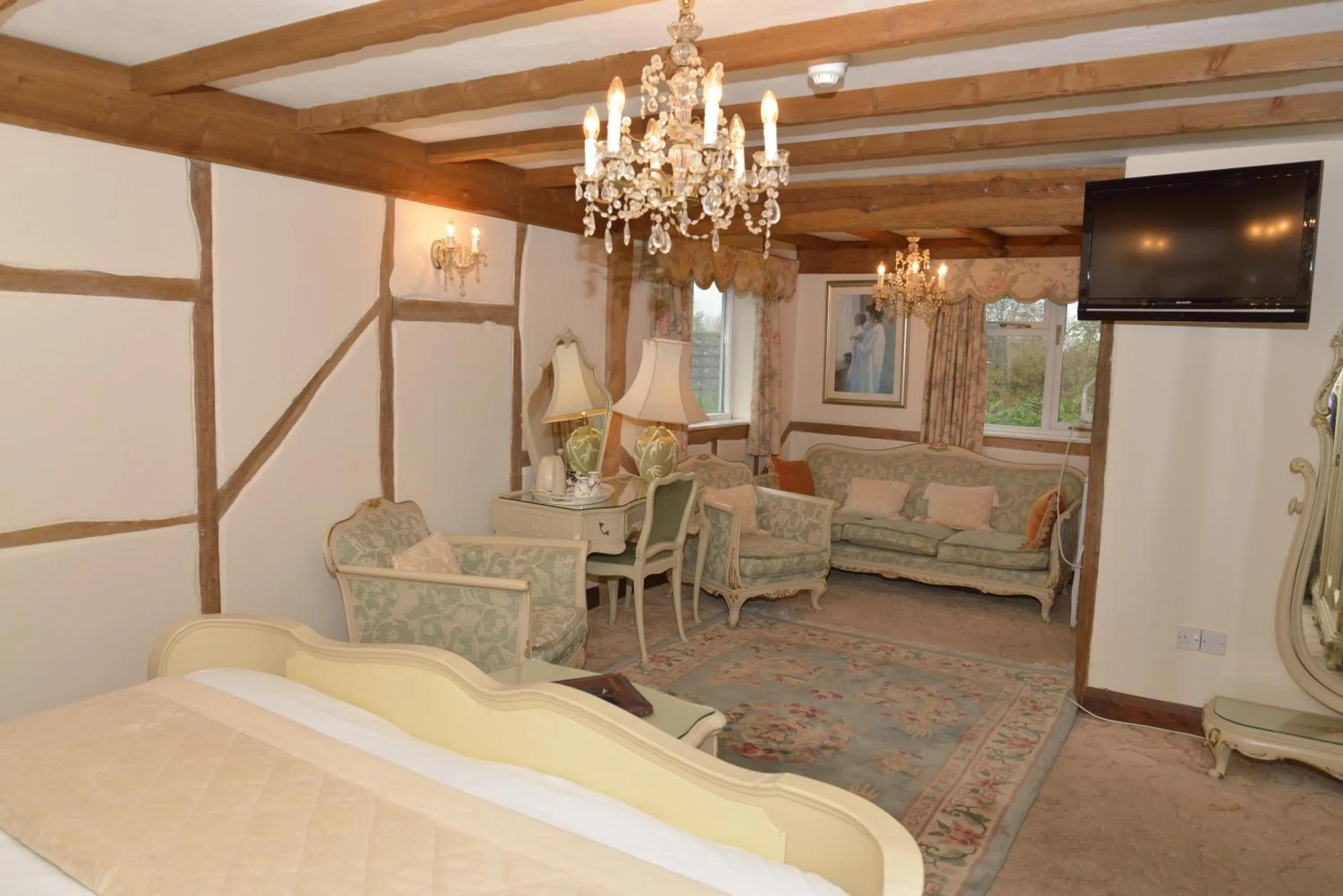 Photo of the whole room, Bed in The Inglenook Hotel