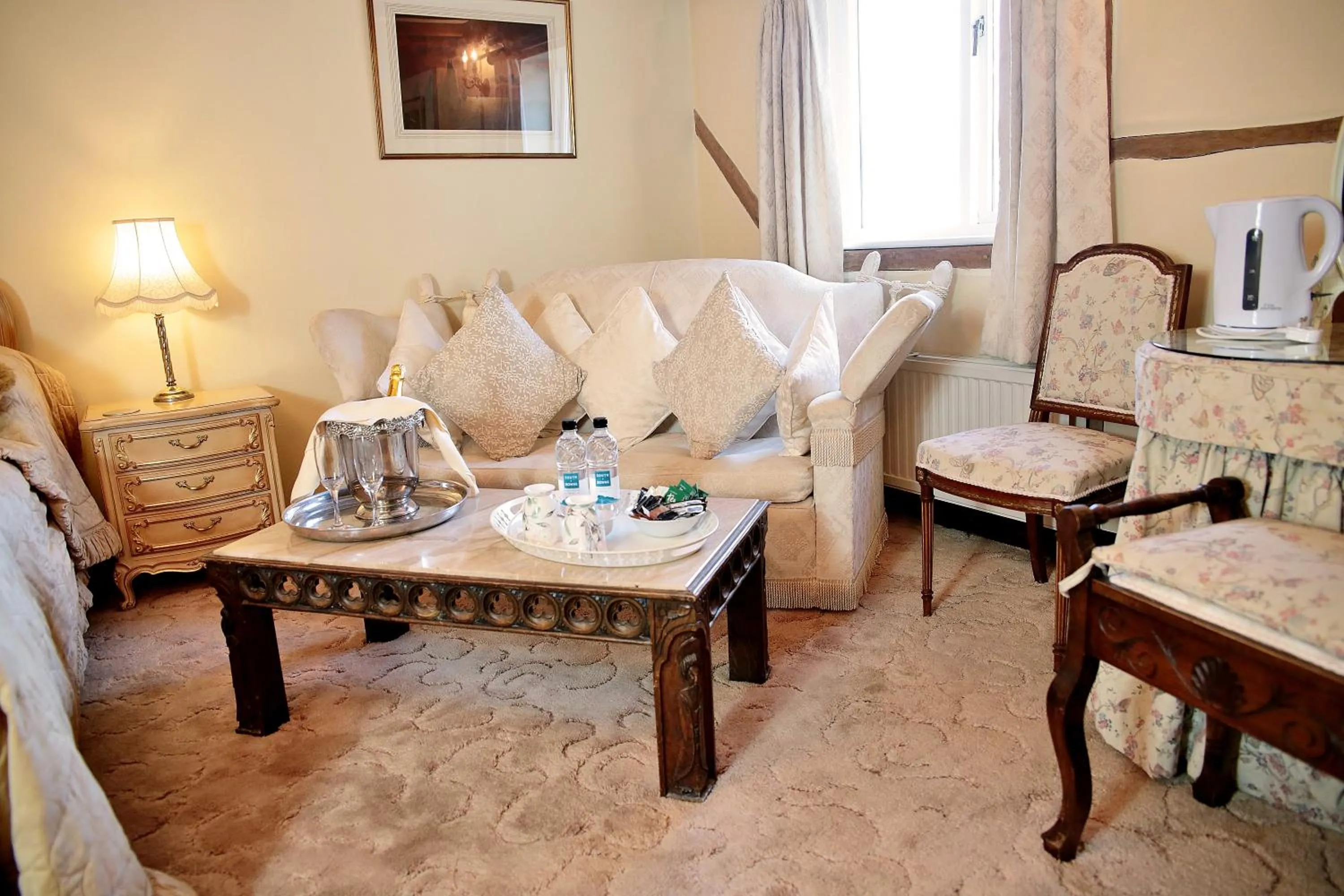 Photo of the whole room, Bed in The Inglenook Hotel