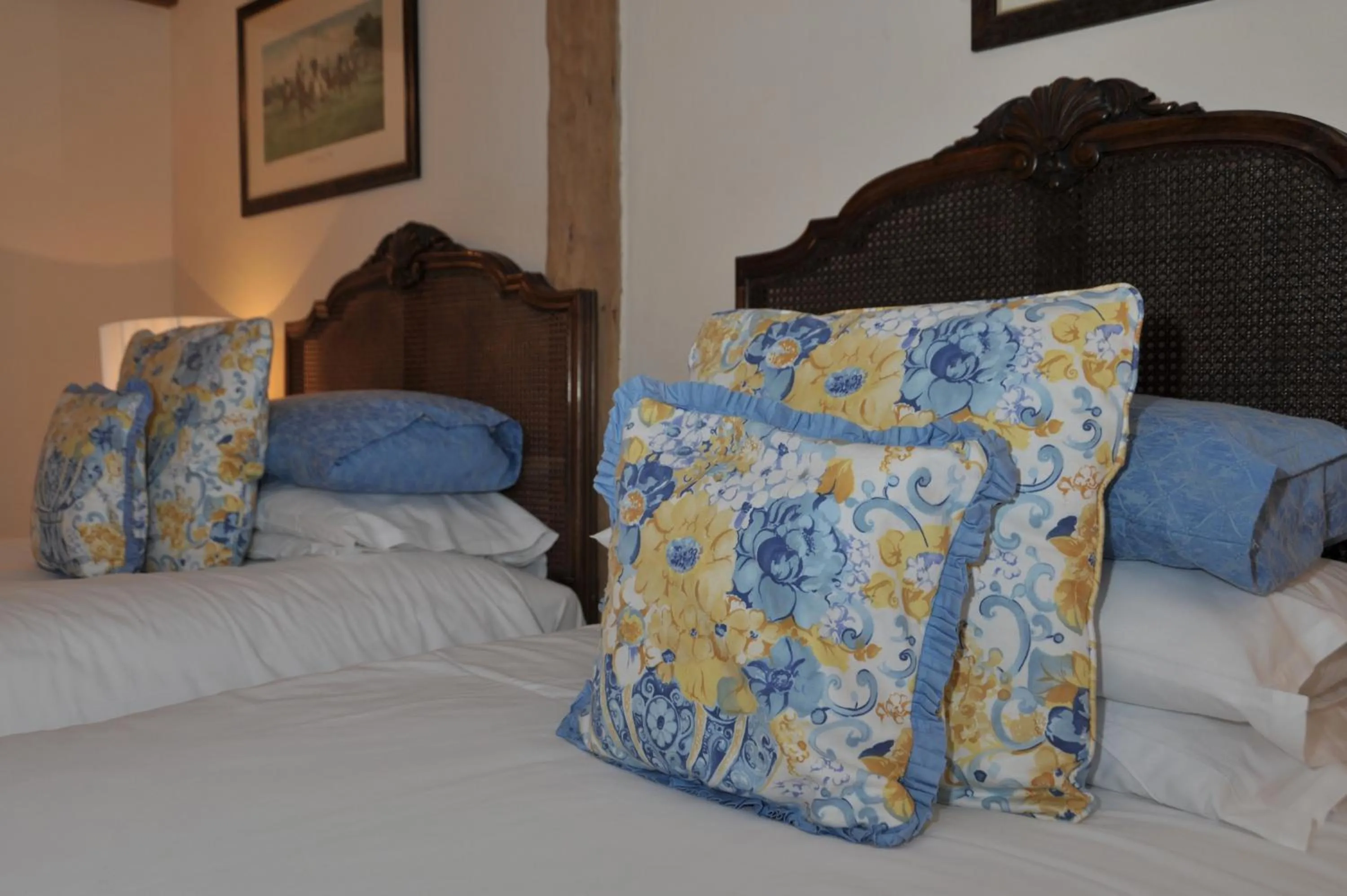 Photo of the whole room, Bed in The Inglenook Hotel