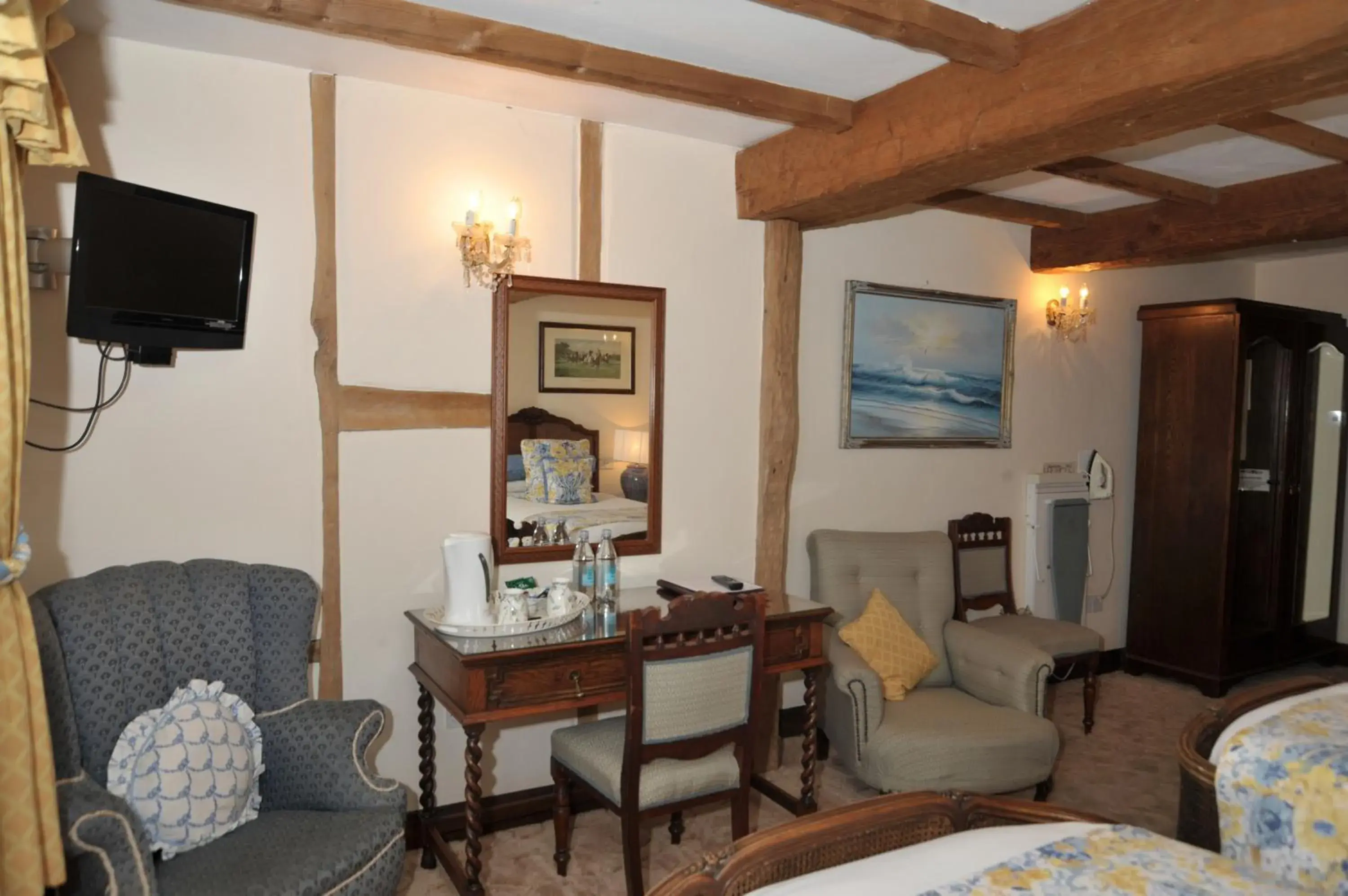 Large Twin Room in The Inglenook Hotel Large Twin Room in The Inglenook Hotel