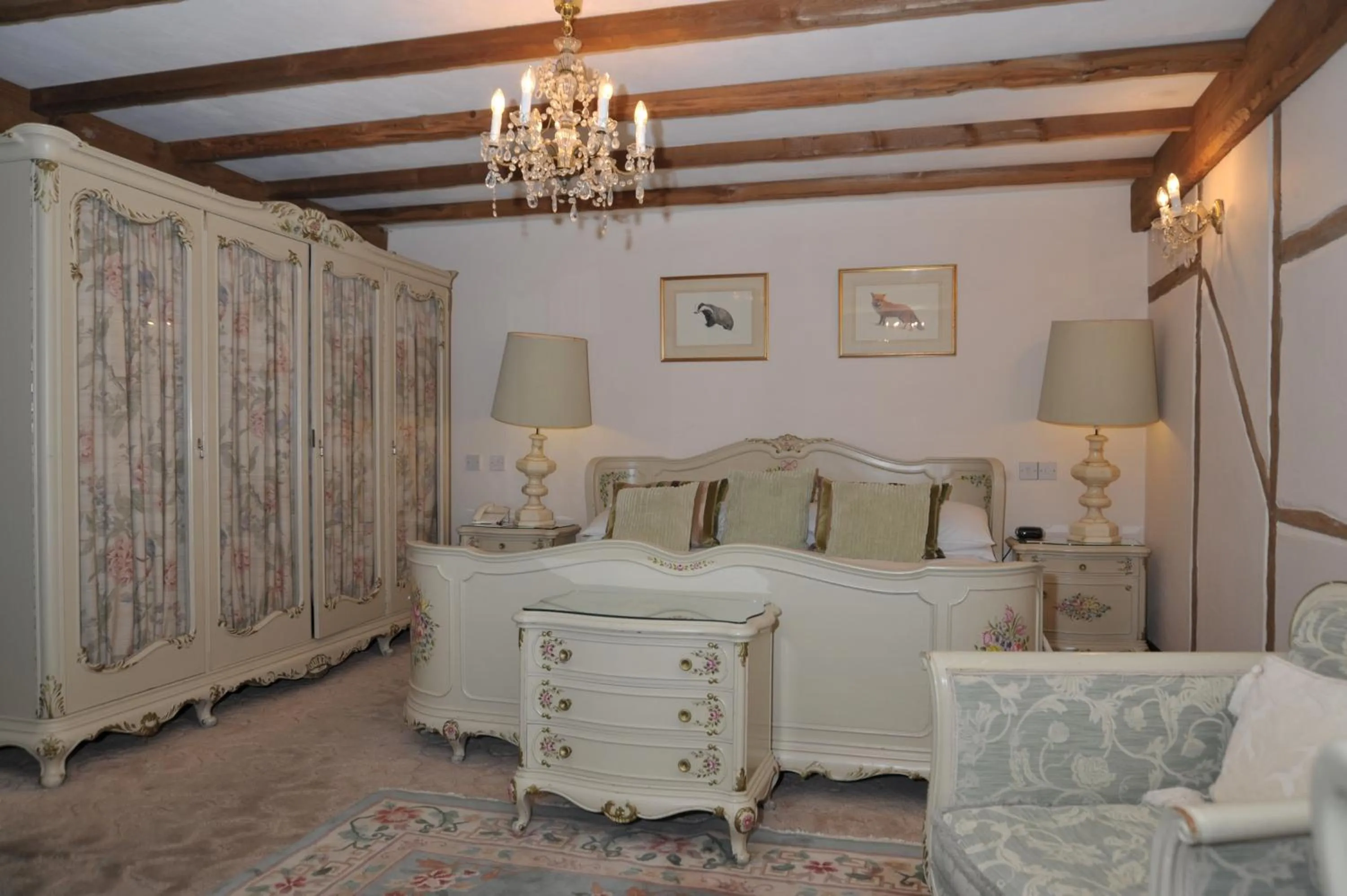 Photo of the whole room, Bed in The Inglenook Hotel