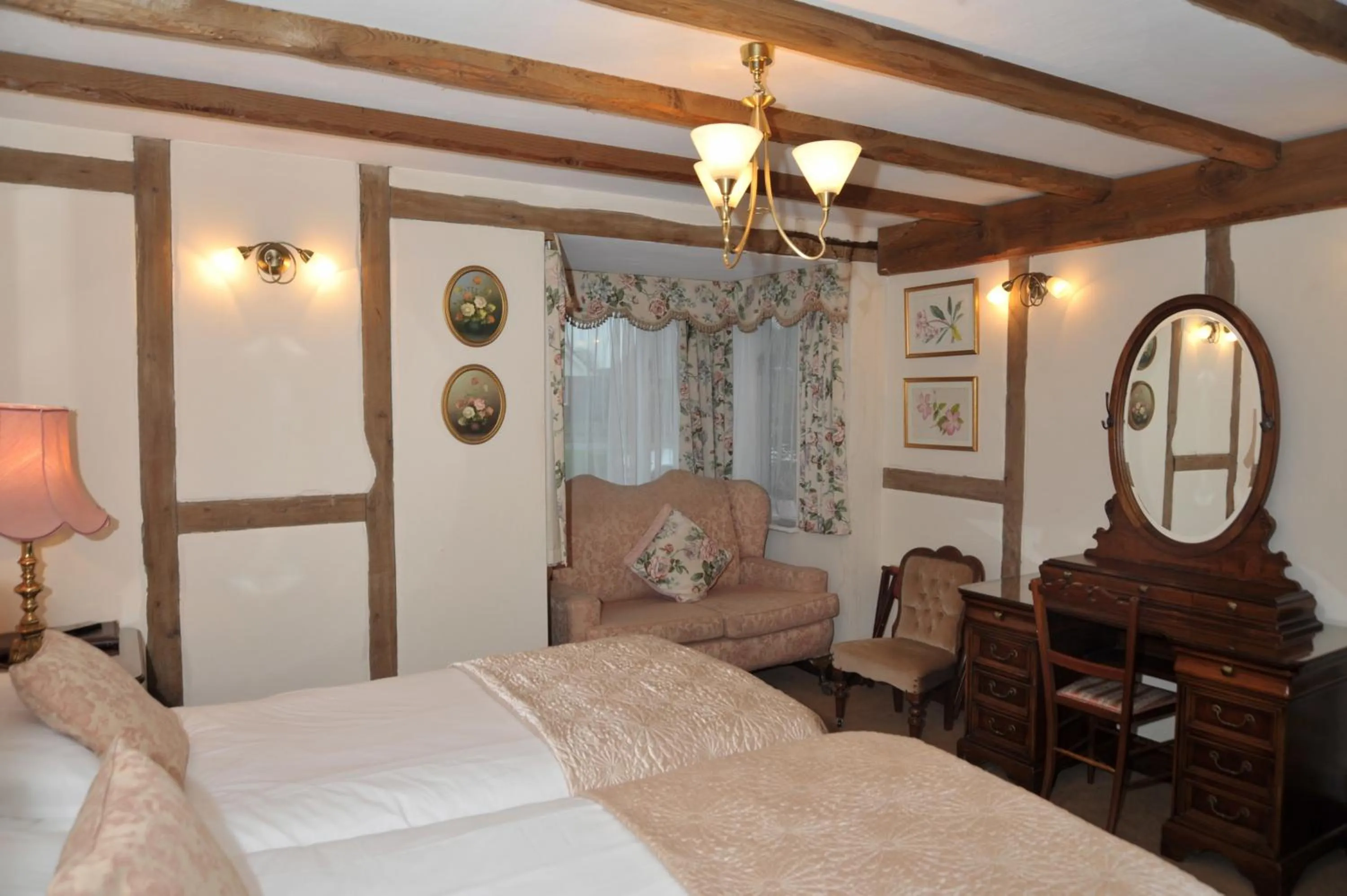 Photo of the whole room, Bed in The Inglenook Hotel