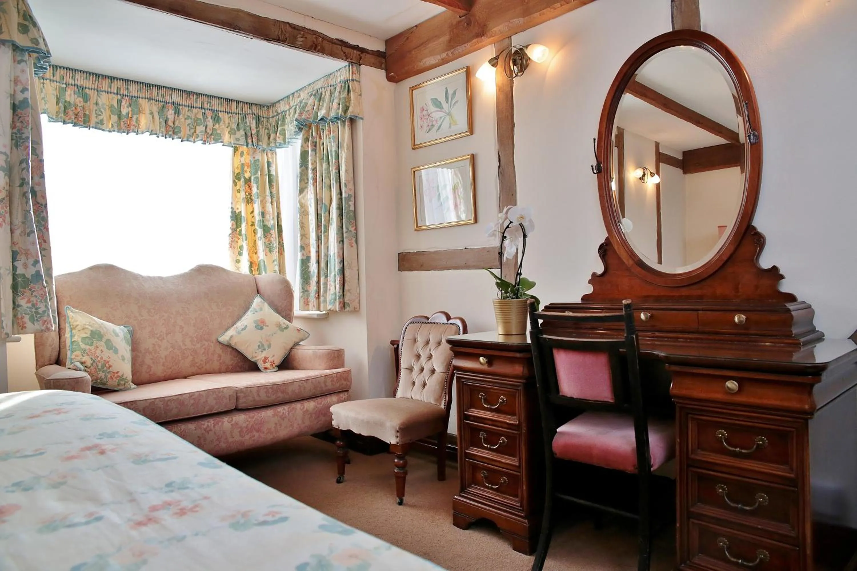 Photo of the whole room, Bed in The Inglenook Hotel