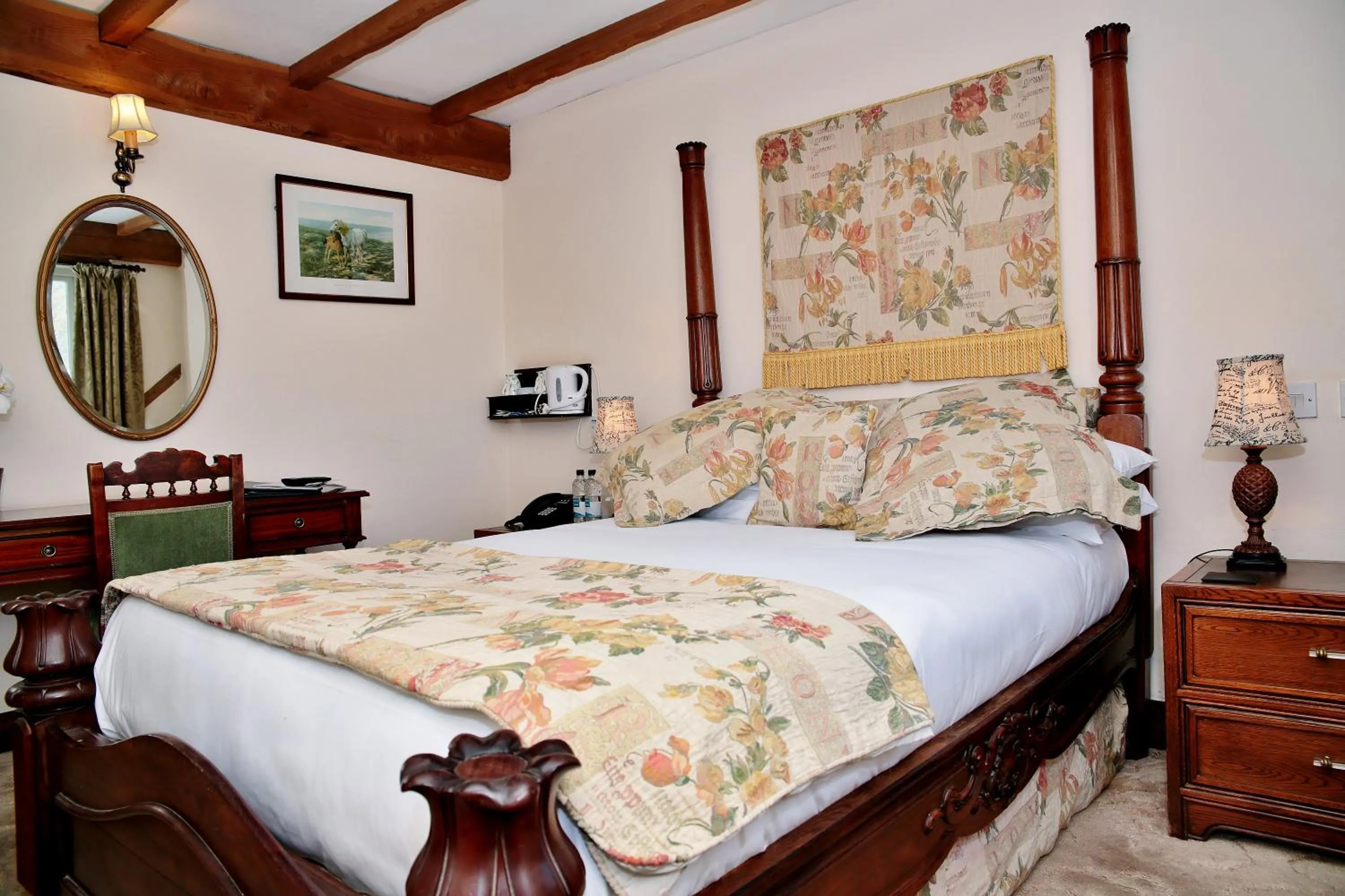 Photo of the whole room, Bed in The Inglenook Hotel