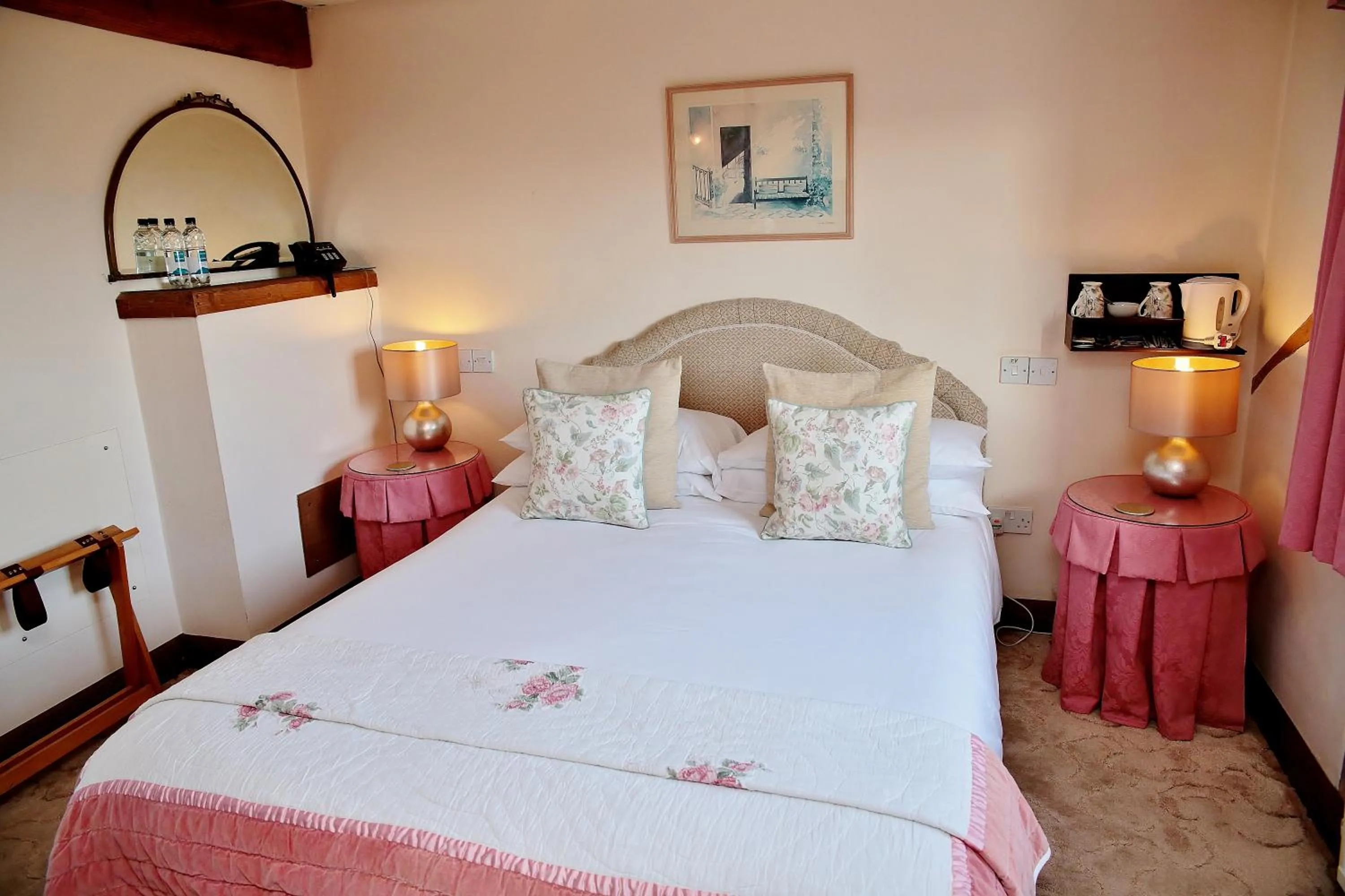 Photo of the whole room, Bed in The Inglenook Hotel