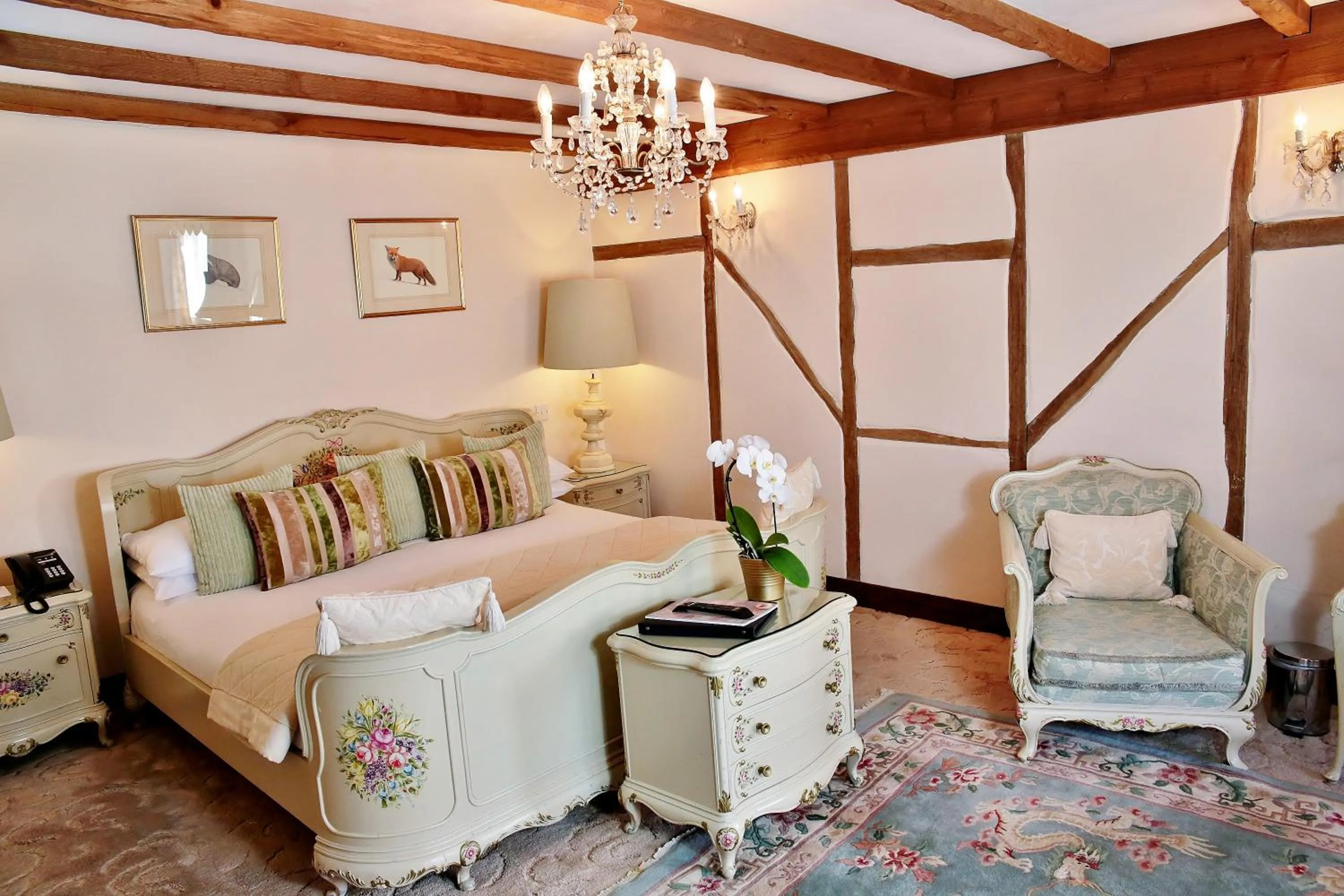 Photo of the whole room, Bed in The Inglenook Hotel