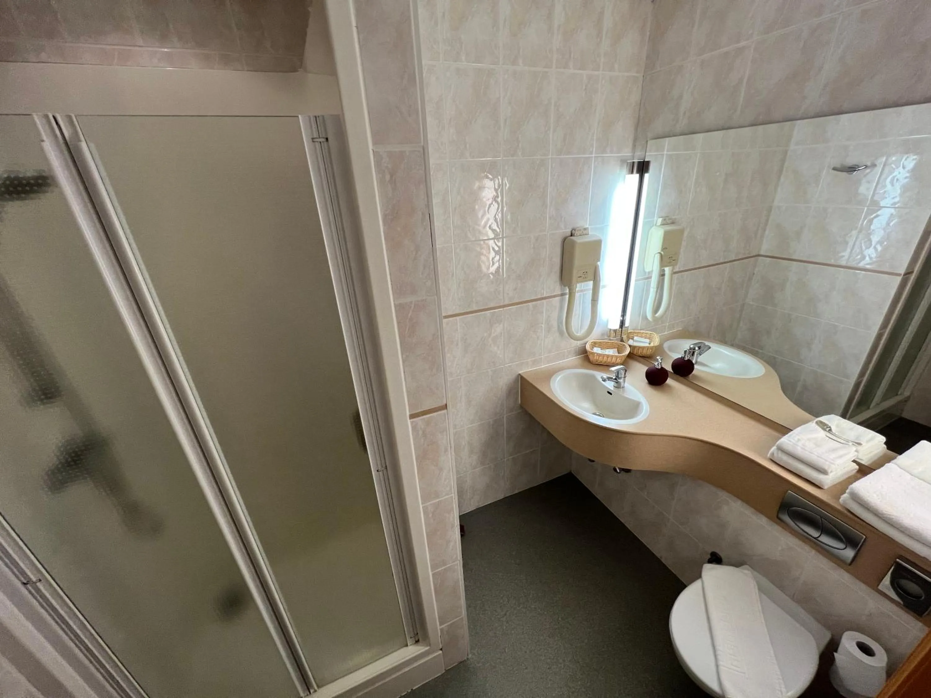 Shower in Hotel Canteklaar