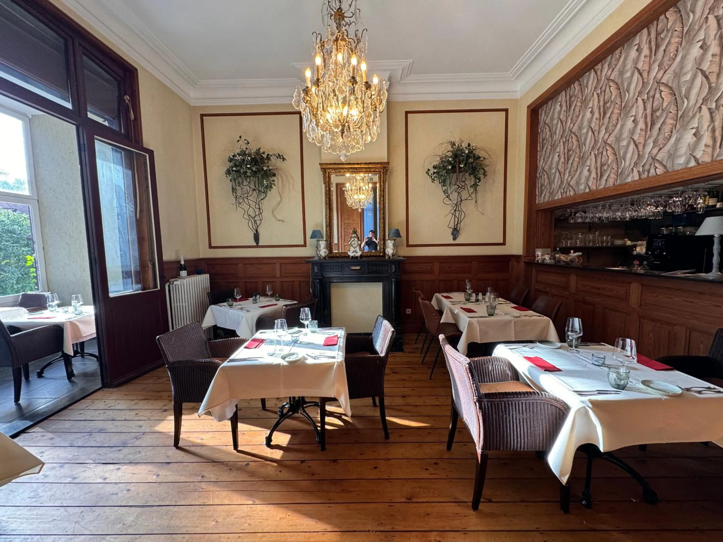 Restaurant/places to eat in Hotel Canteklaar