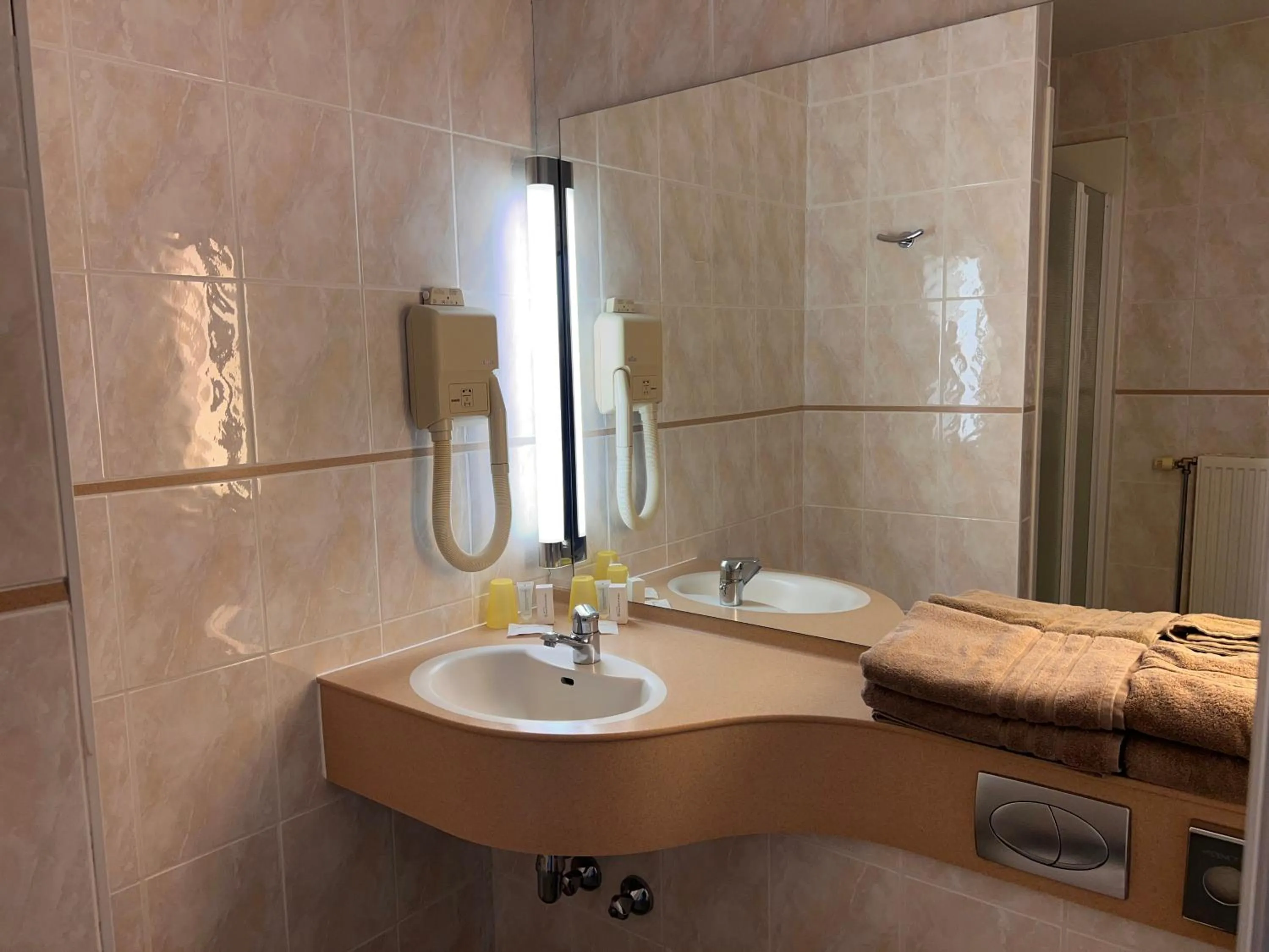 Shower in Hotel Canteklaar