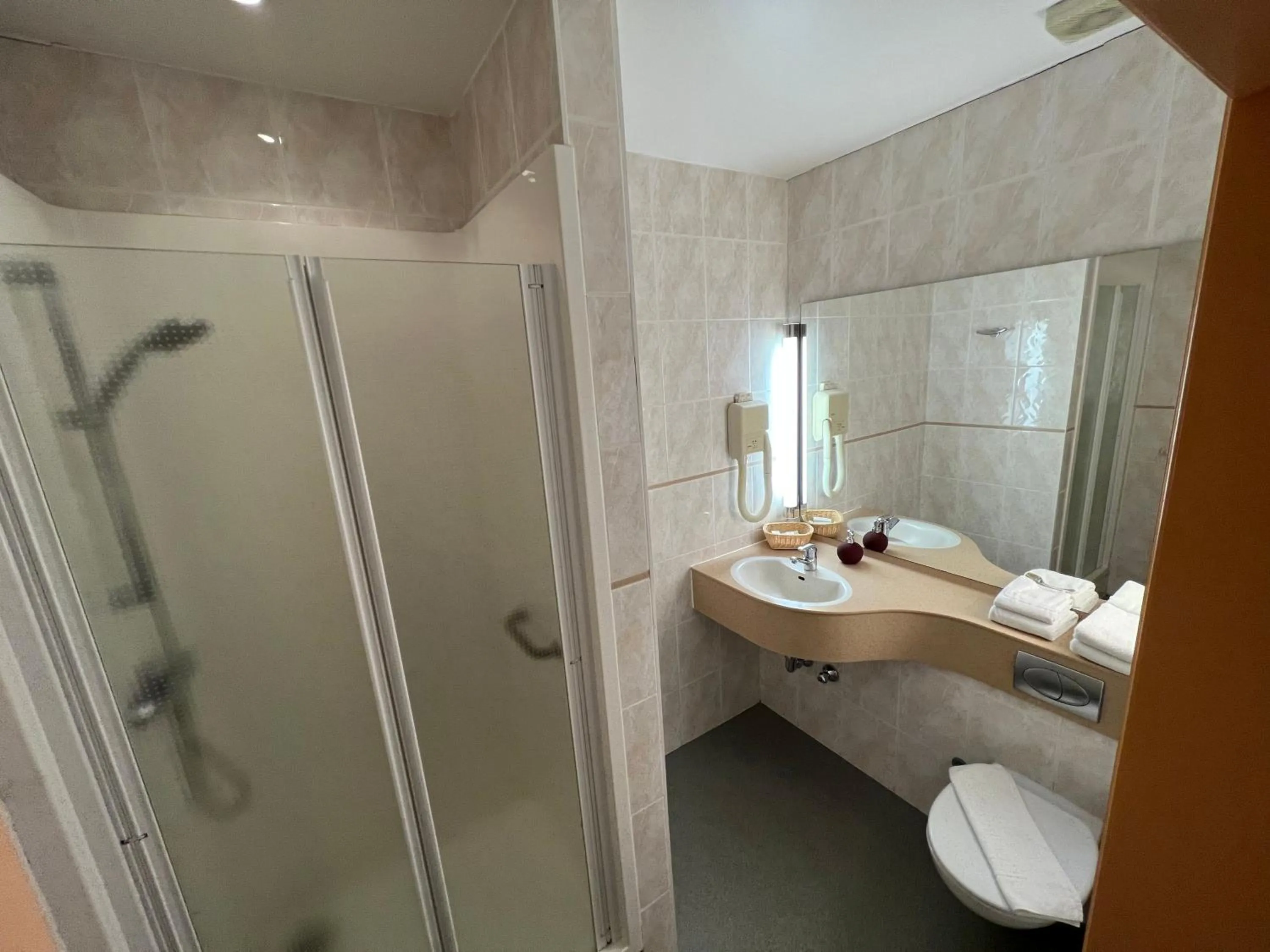 Shower in Hotel Canteklaar