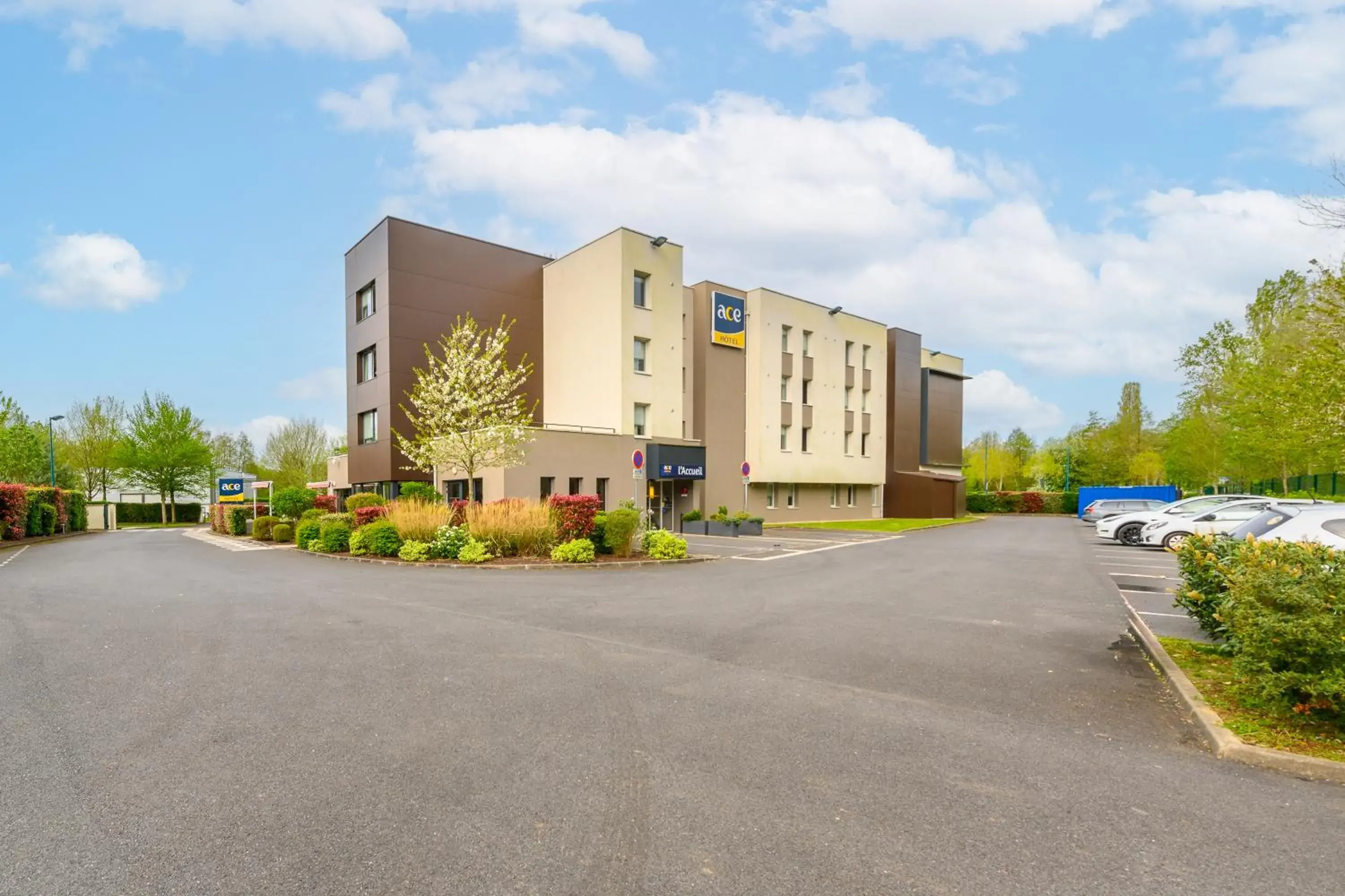 Property building in Ace Hôtel Paris Marne La Vallée Property building in Ace Hôtel Paris Marne La Vallée