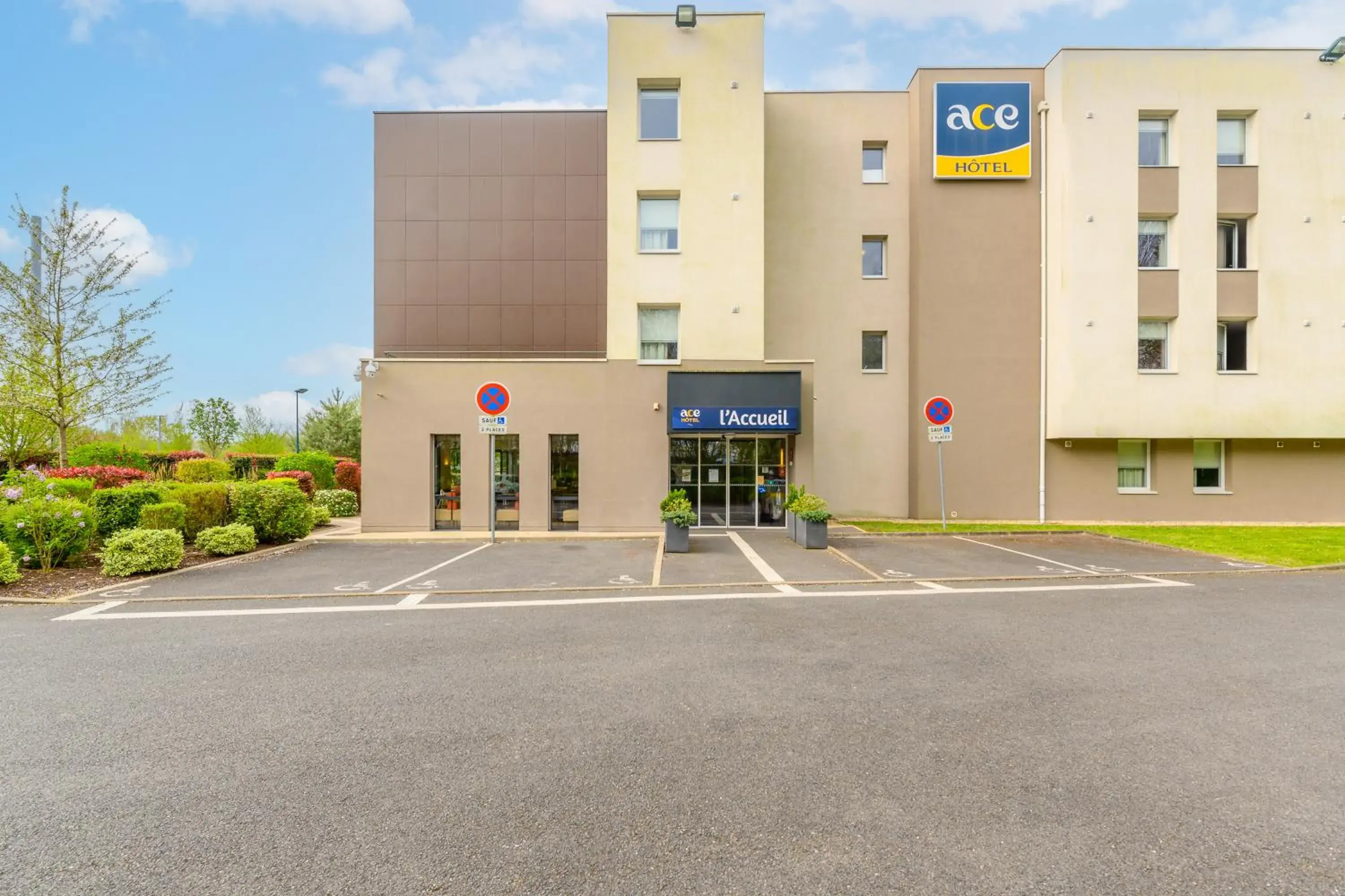 Property building in Ace Hôtel Paris Marne La Vallée Property building in Ace Hôtel Paris Marne La Vallée