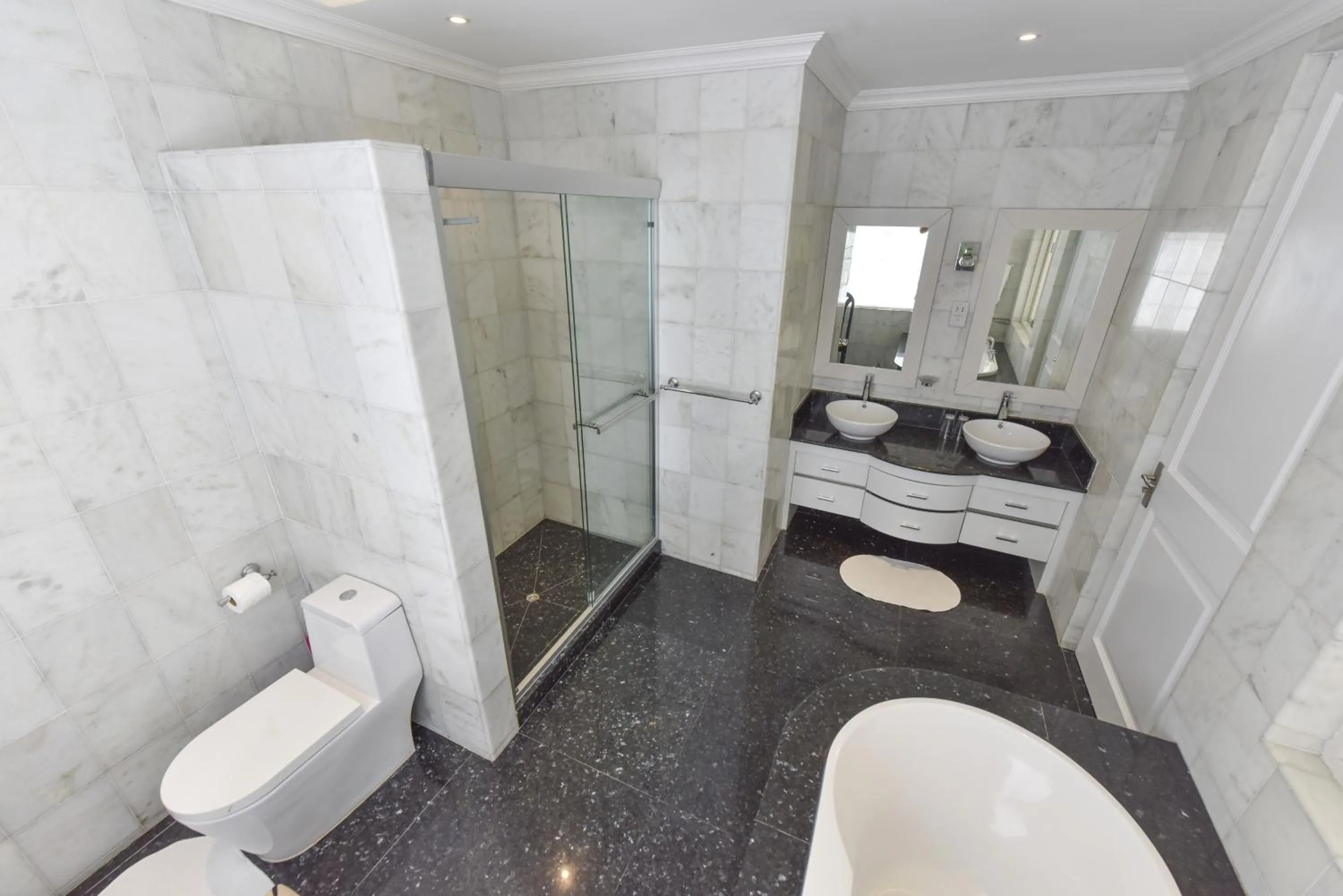 Shower in Chateau Elysium