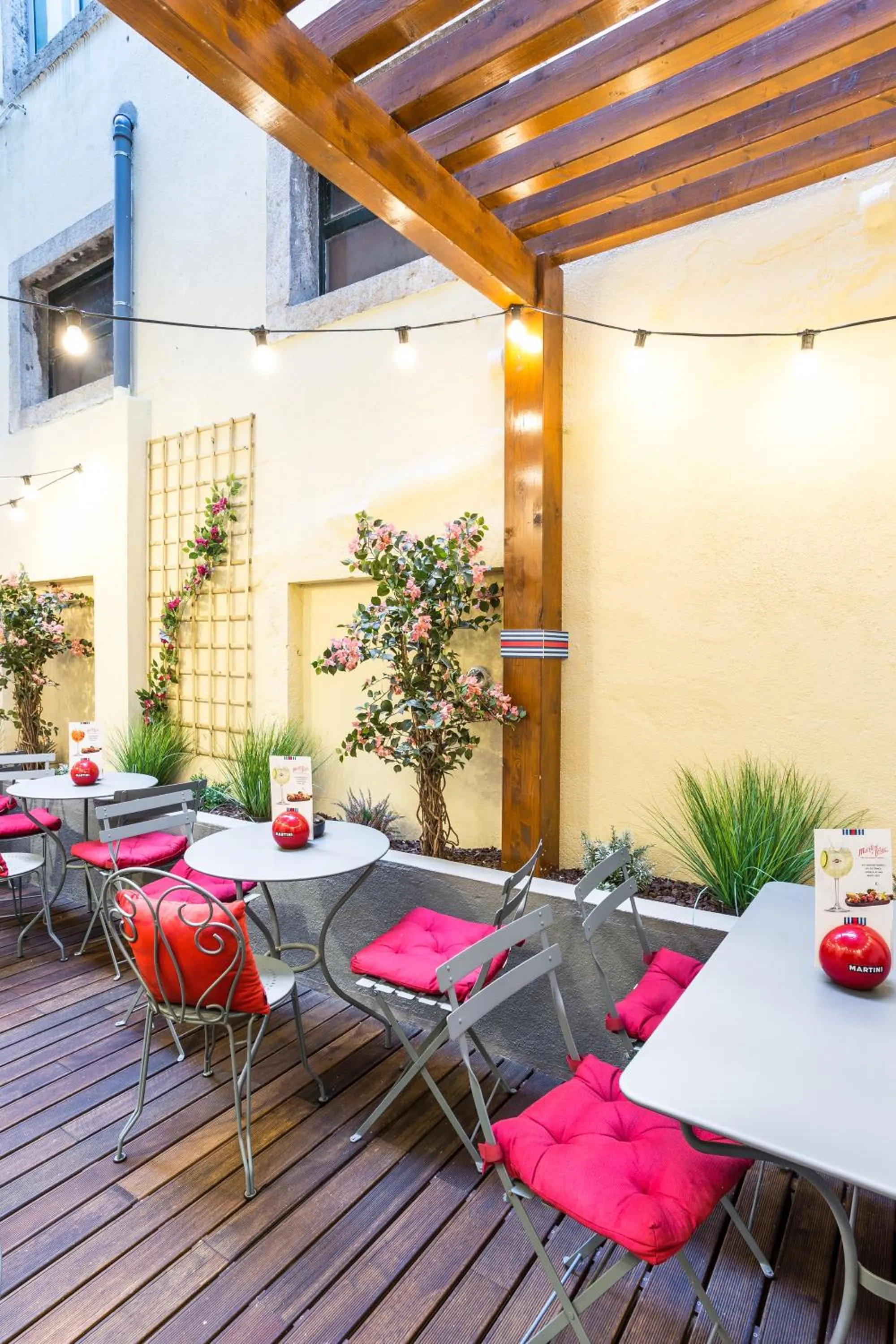 Restaurant/places to eat in The Lift Boutique Hotel by RIDAN Hotels