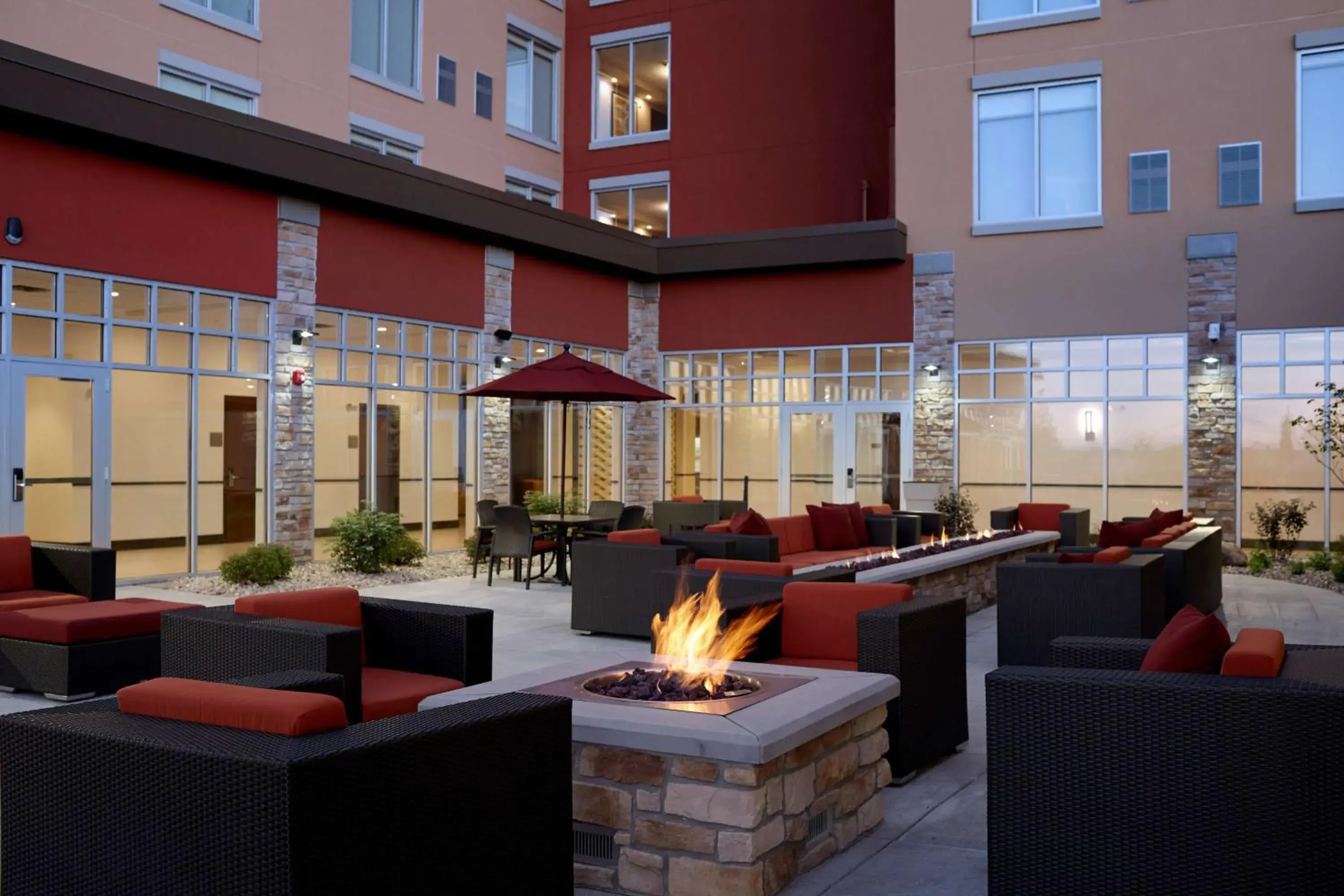 Lounge or bar in Hyatt Place Madison/Verona Lounge or bar in Hyatt Place Madison/Verona