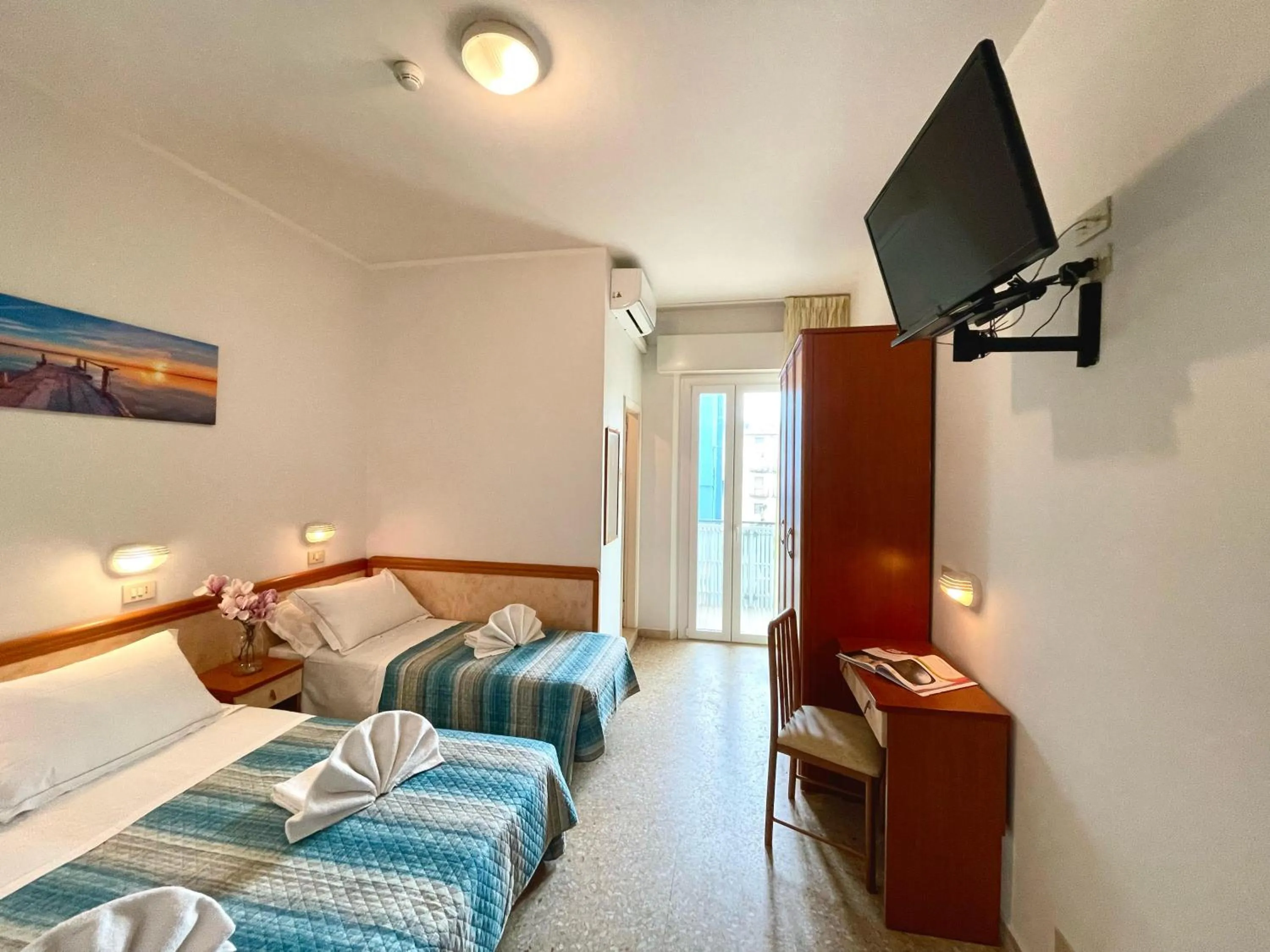 Bedroom, Bed in Hotel Crystal NUOVA GESTIONE 2025