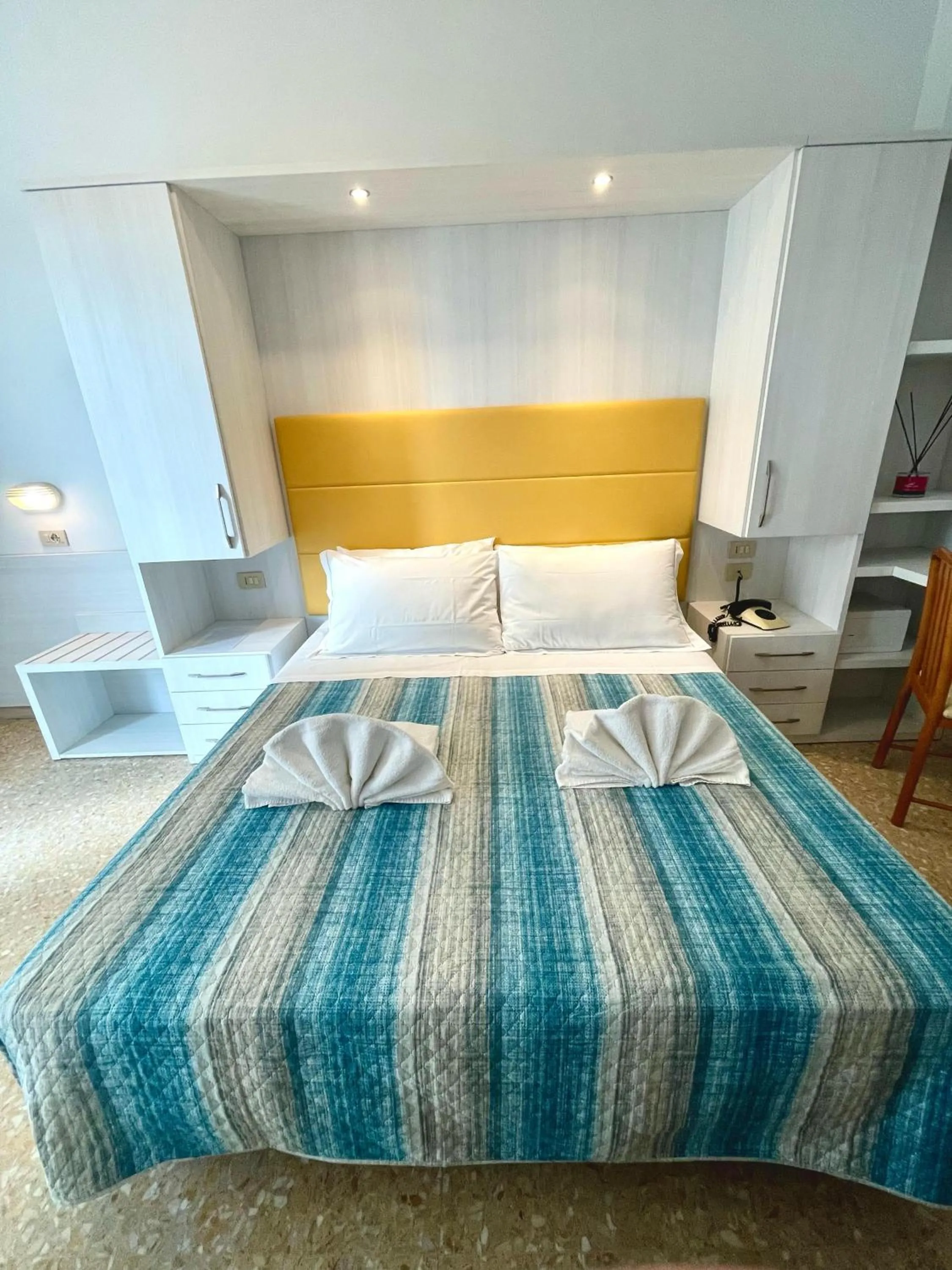 Bedroom, Bed in Hotel Crystal NUOVA GESTIONE 2025
