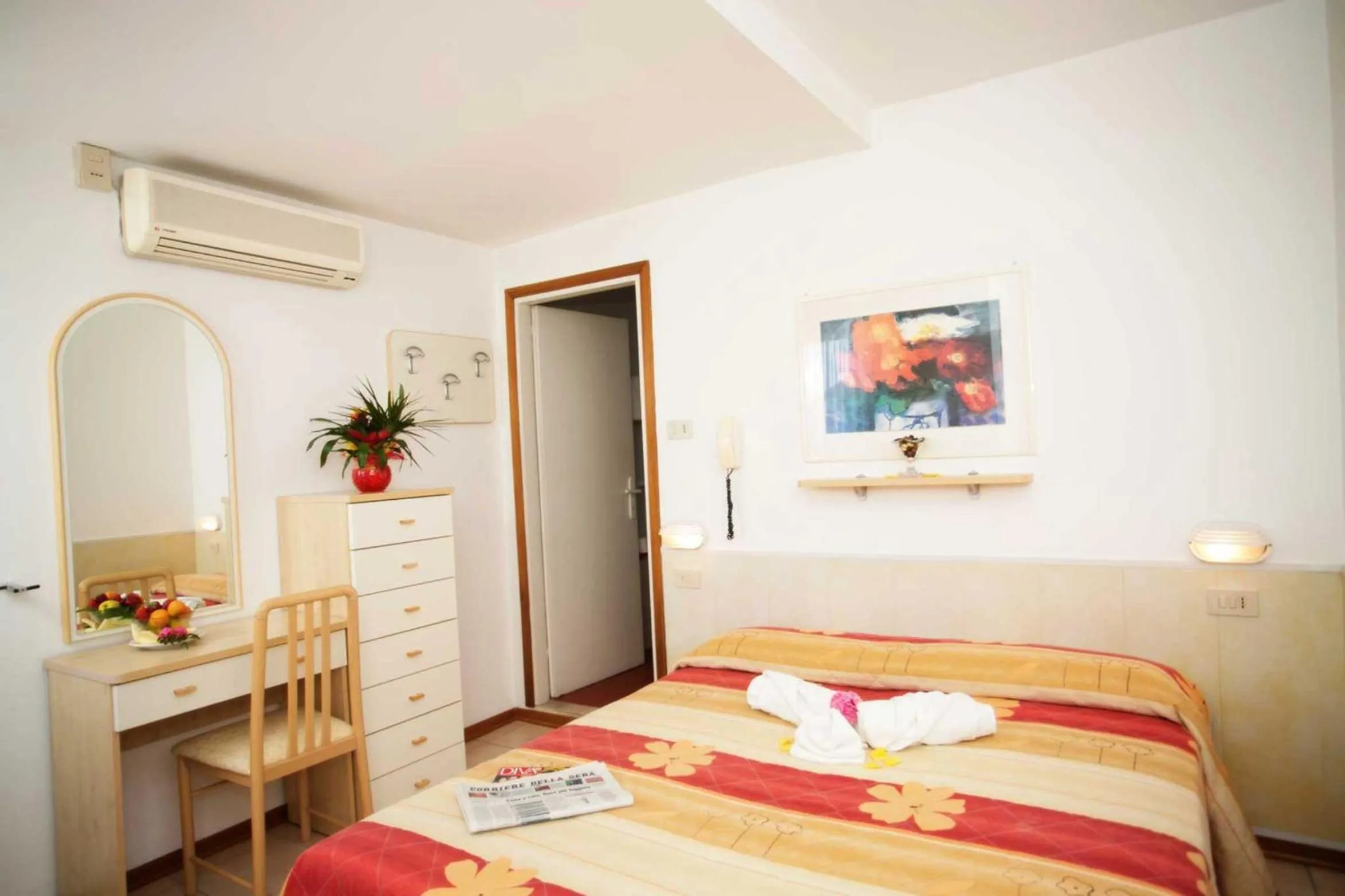 Bedroom, Bed in Hotel Crystal NUOVA GESTIONE 2025