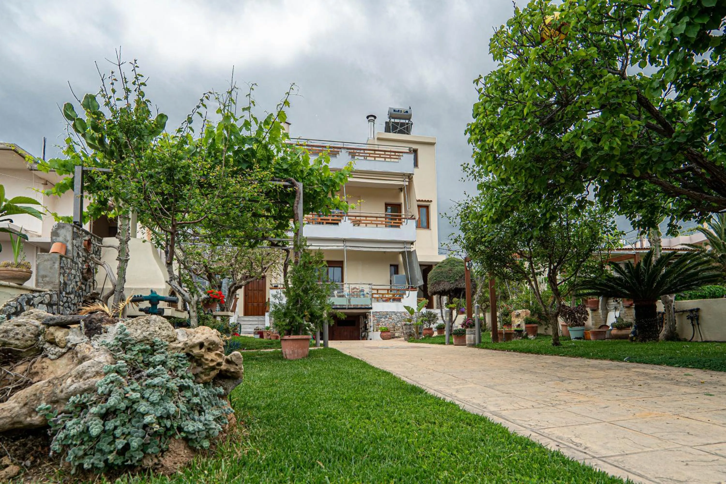Property building in Contemporary 2 bedroom apt 5 min walk from Kissamos center