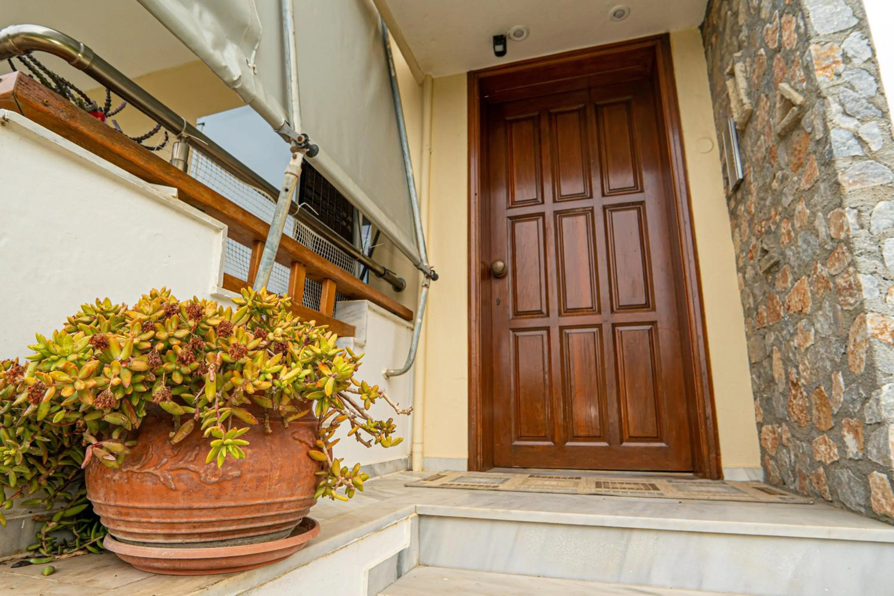 Facade/entrance in Contemporary 2 bedroom apt 5 min walk from Kissamos center