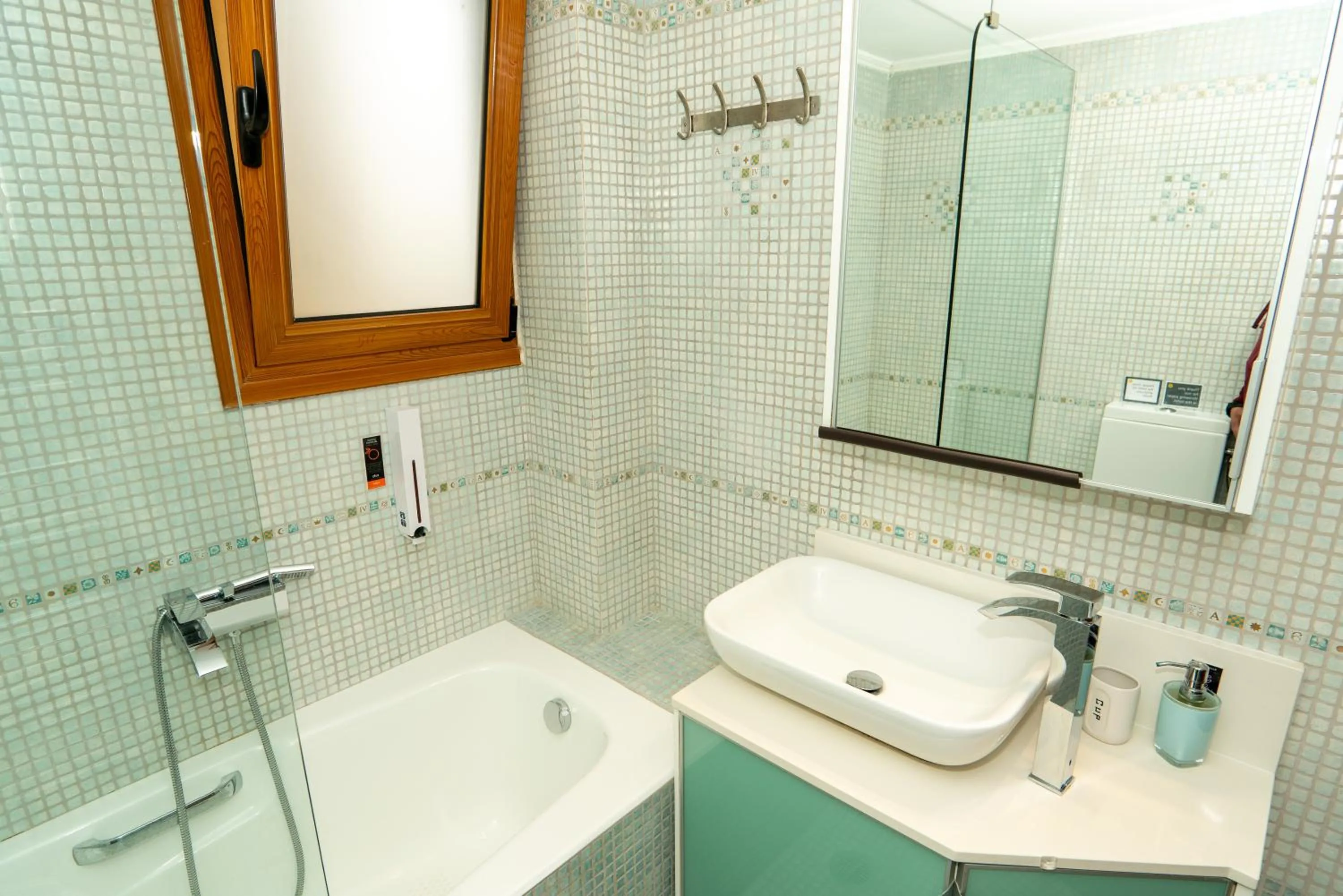 Contemporary 2 bedroom apt 5 min walk from Kissamos center