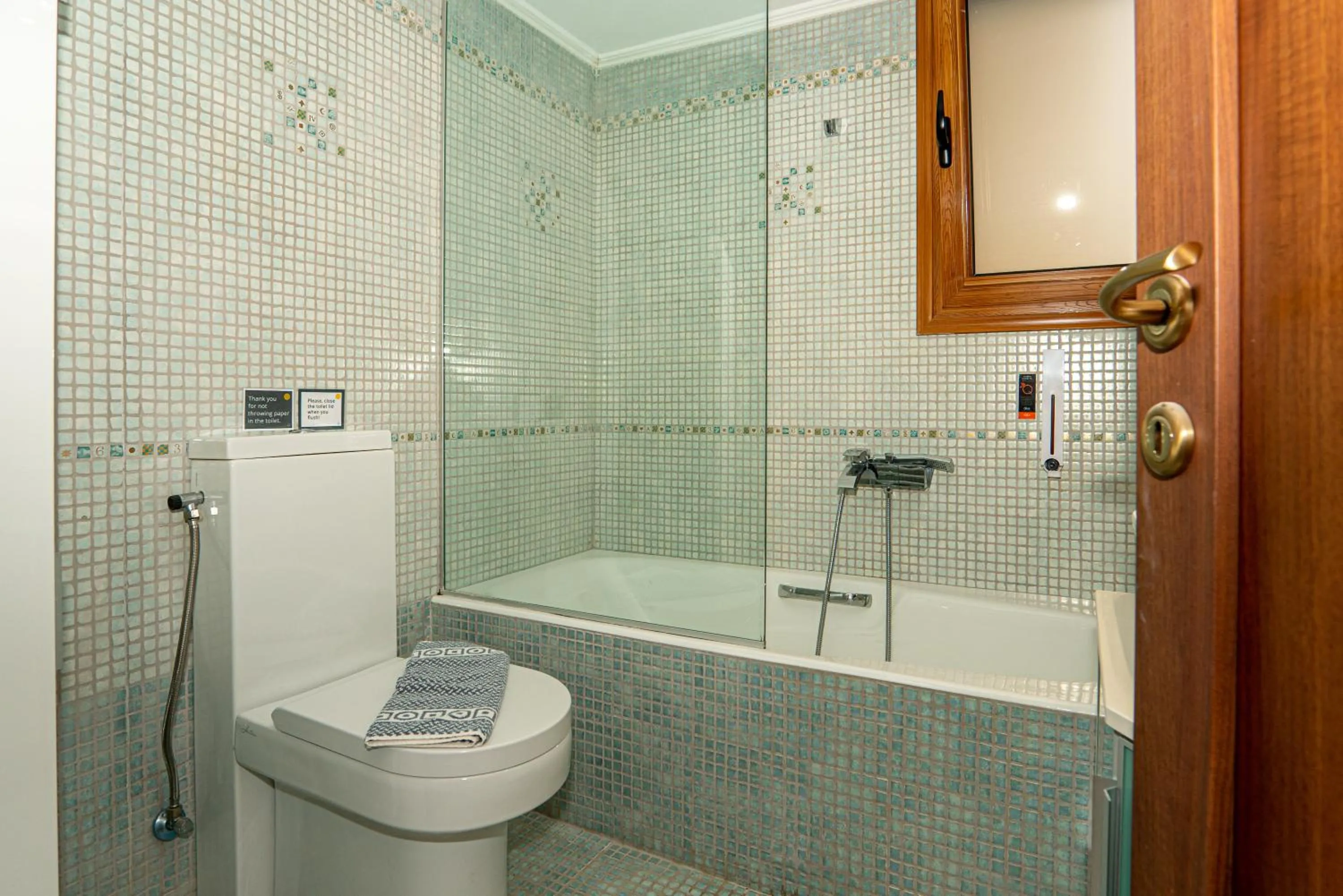 Contemporary 2 bedroom apt 5 min walk from Kissamos center