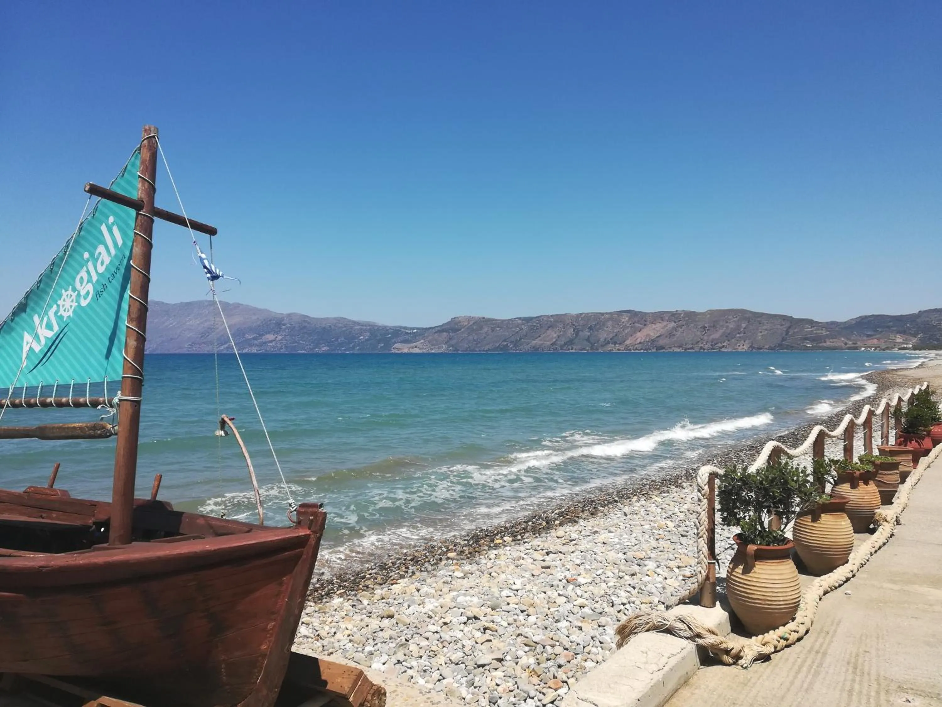 Day in Contemporary 2 bedroom apt 5 min walk from Kissamos center