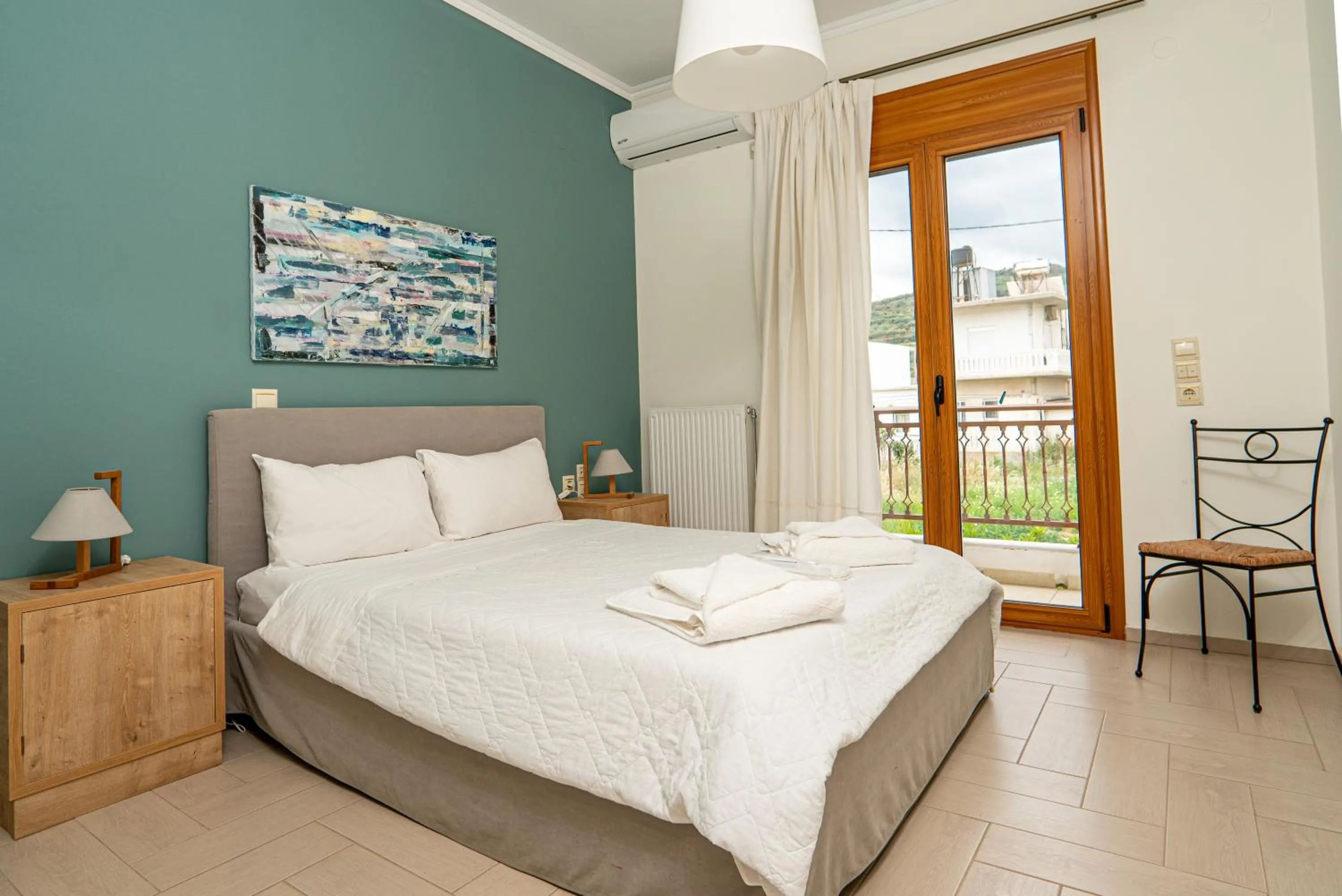 Bedroom, Bed in Contemporary 2 bedroom apt 5 min walk from Kissamos center