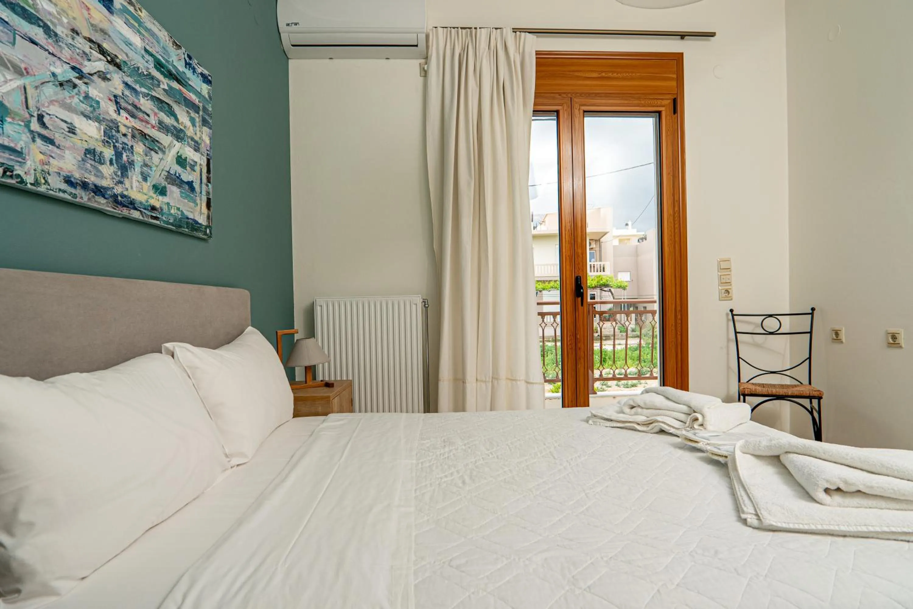 Bedroom, Bed in Contemporary 2 bedroom apt 5 min walk from Kissamos center
